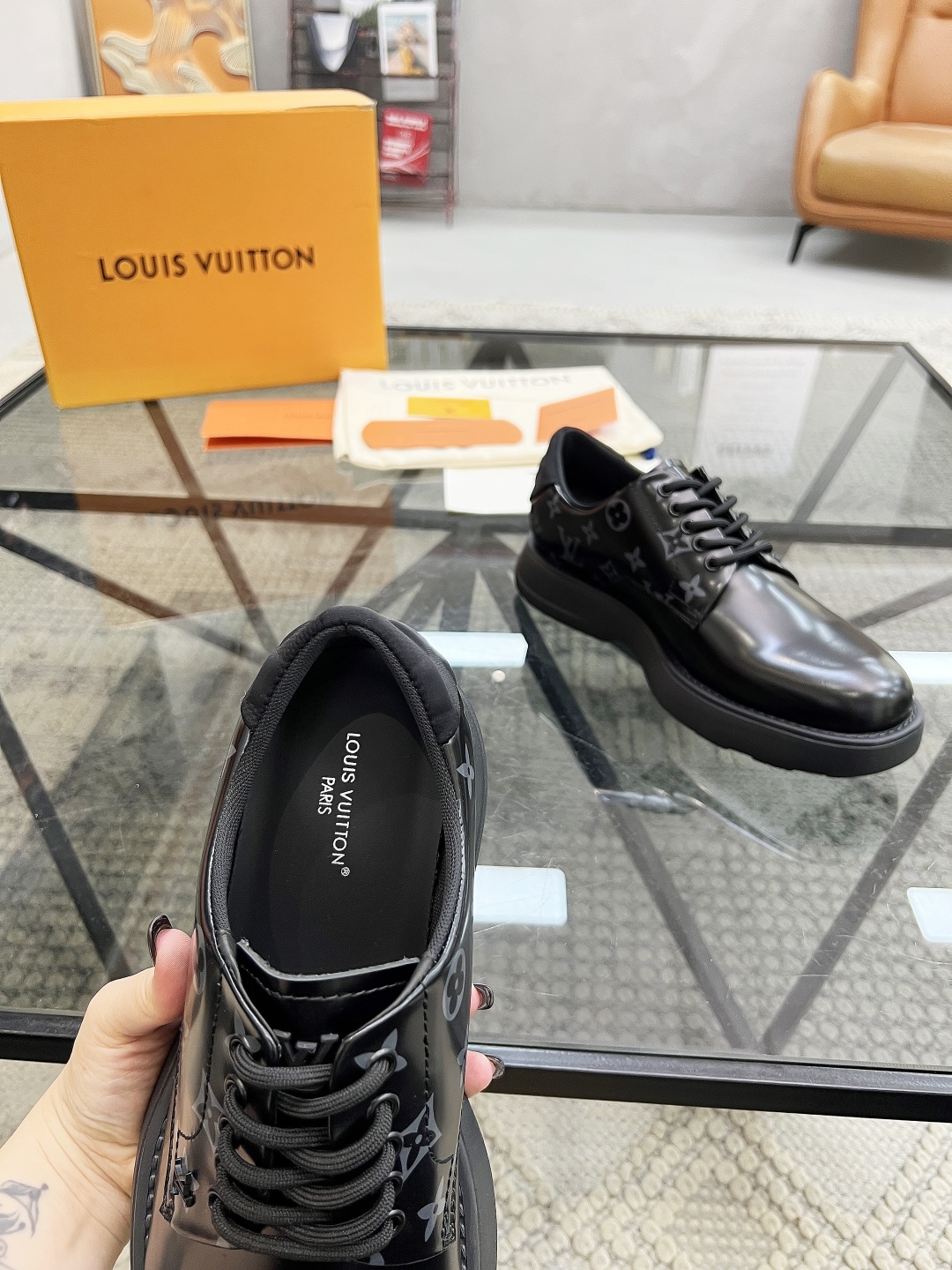  L 🔍顶级代购🇮🇹 路 炸街男神增高皮鞋新品来袭专柜同步发售原厂配置，意大利进口牛皮面料，高品质印花拼