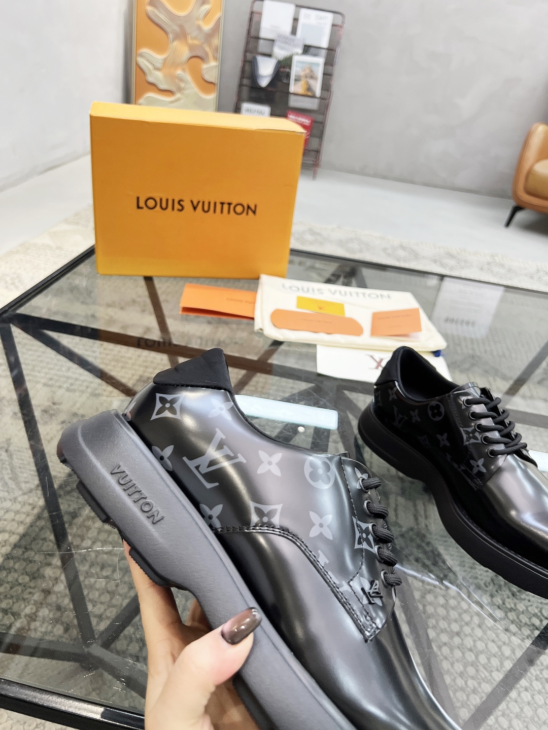  L 🔍顶级代购🇮🇹 路 炸街男神增高皮鞋新品来袭专柜同步发售原厂配置，意大利进口牛皮面料，高品质印花拼