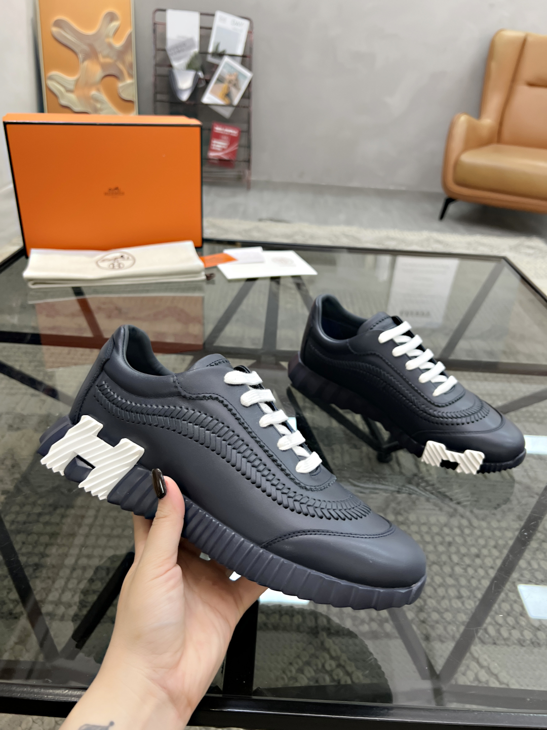 H 🔍顶级代购🇮🇹 爱 超人气男神运动鞋新品来袭专柜同步发售原厂配置，意大利进口原版牛皮面料，编织复杂
