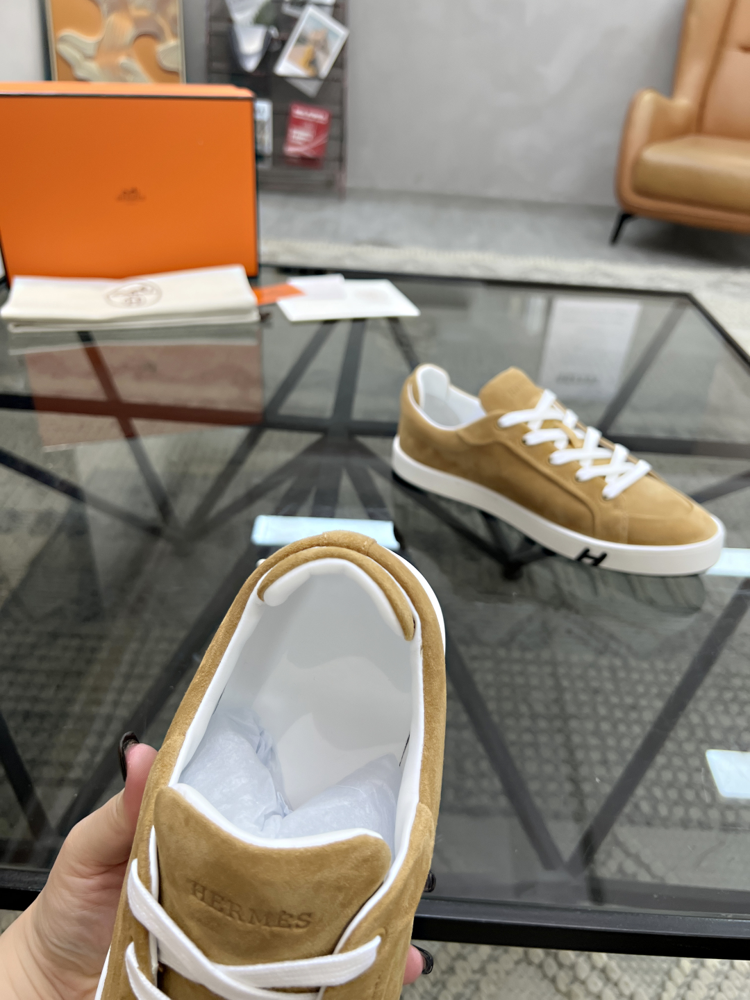  H 🔍顶级代购🇮🇹 爱 超人气男神运动鞋新品来袭专柜同步发售原厂配置，意大利进口原版牛皮面料，复杂拼接