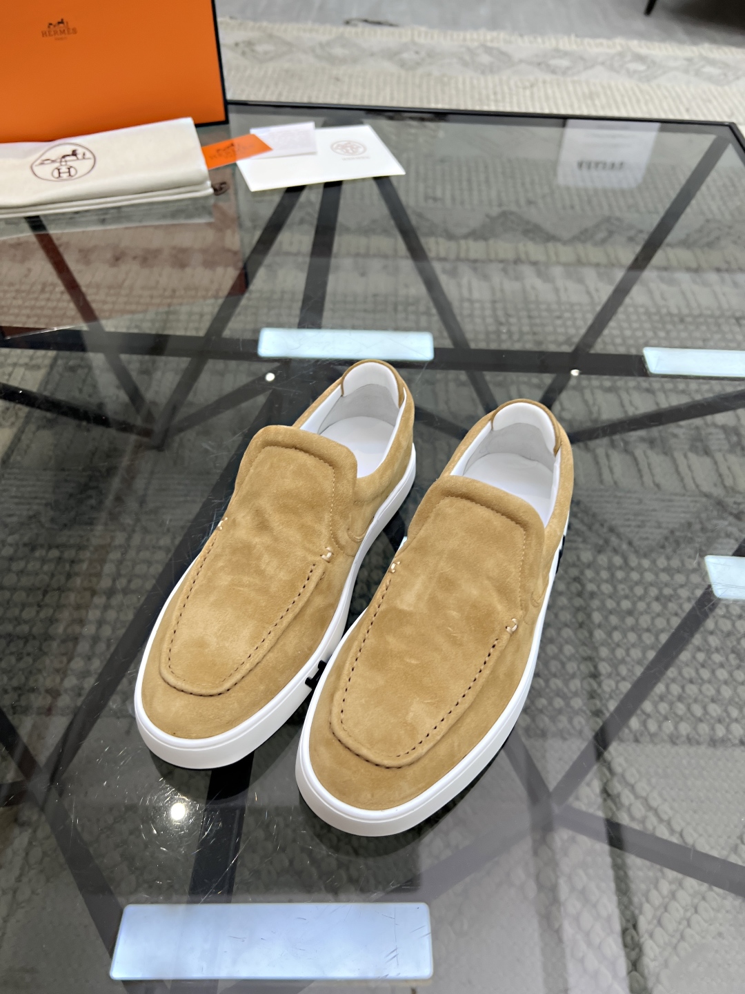  H 🔍顶级代购🇮🇹 爱 超人气男神运动鞋新品来袭专柜同步发售原厂配置，意大利进口原版牛皮面料，复杂拼接