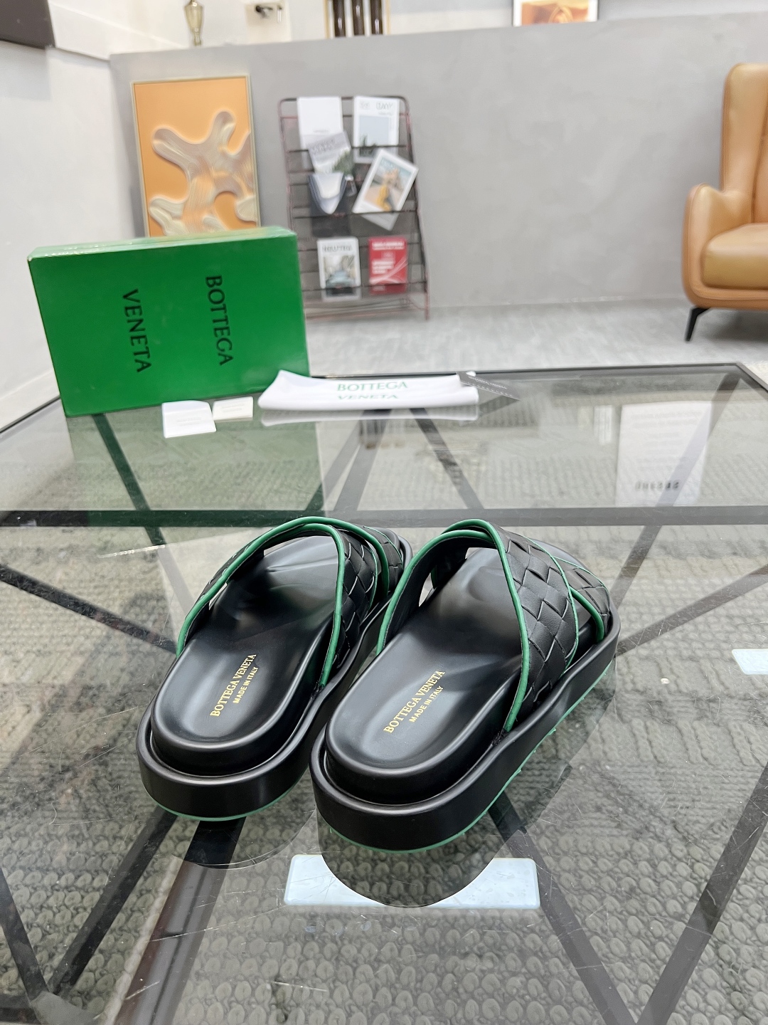  D 🔍顶级代购🇮🇹 碟 炸街男神春夏拖鞋新品专柜同步，鞋面意大利进口编织牛皮面料，高品质拼接工艺，鞋底