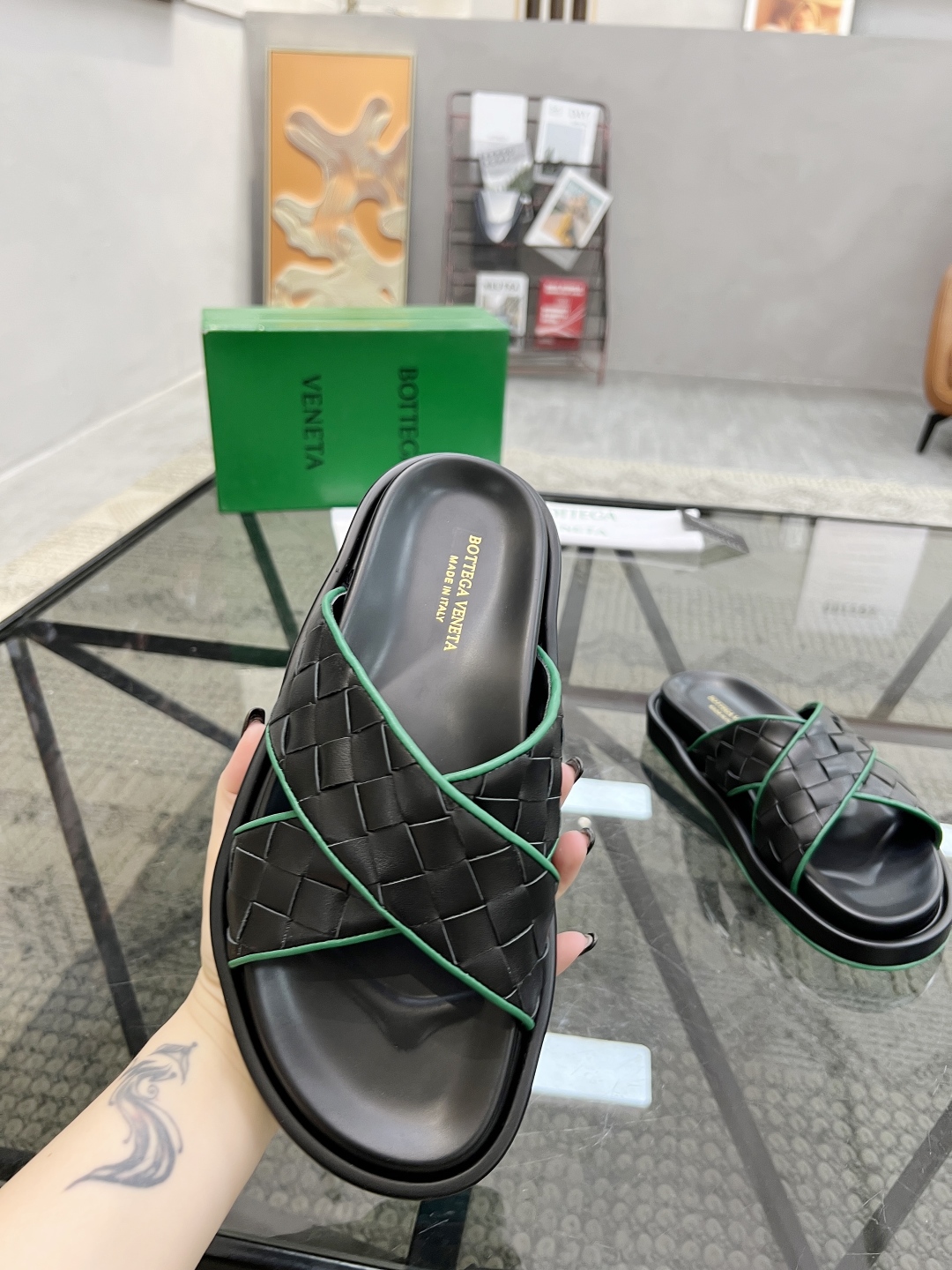  D 🔍顶级代购🇮🇹 碟 炸街男神春夏拖鞋新品专柜同步，鞋面意大利进口编织牛皮面料，高品质拼接工艺，鞋底