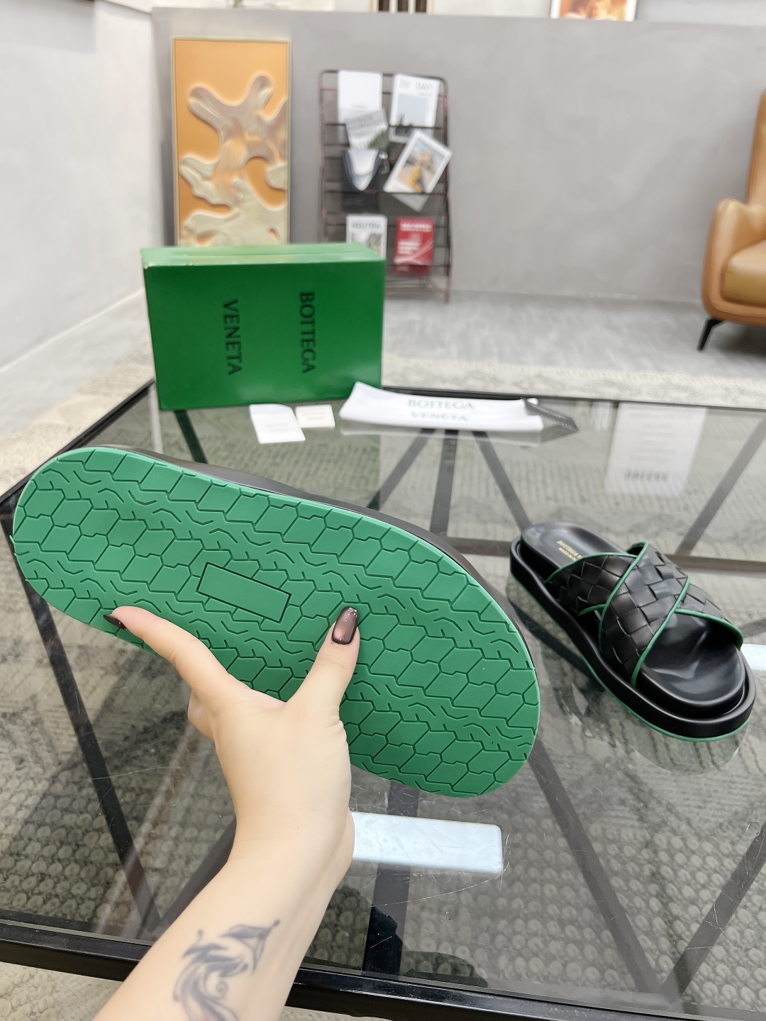  D 🔍顶级代购🇮🇹 碟 炸街男神春夏拖鞋新品专柜同步，鞋面意大利进口编织牛皮面料，高品质拼接工艺，鞋底