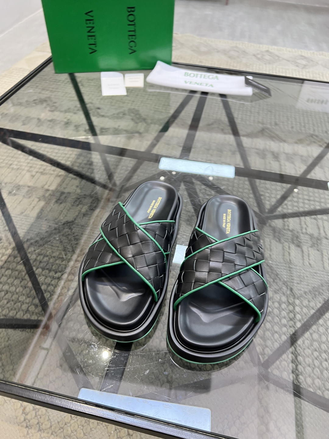  D 🔍顶级代购🇮🇹 碟 炸街男神春夏拖鞋新品专柜同步，鞋面意大利进口编织牛皮面料，高品质拼接工艺，鞋底