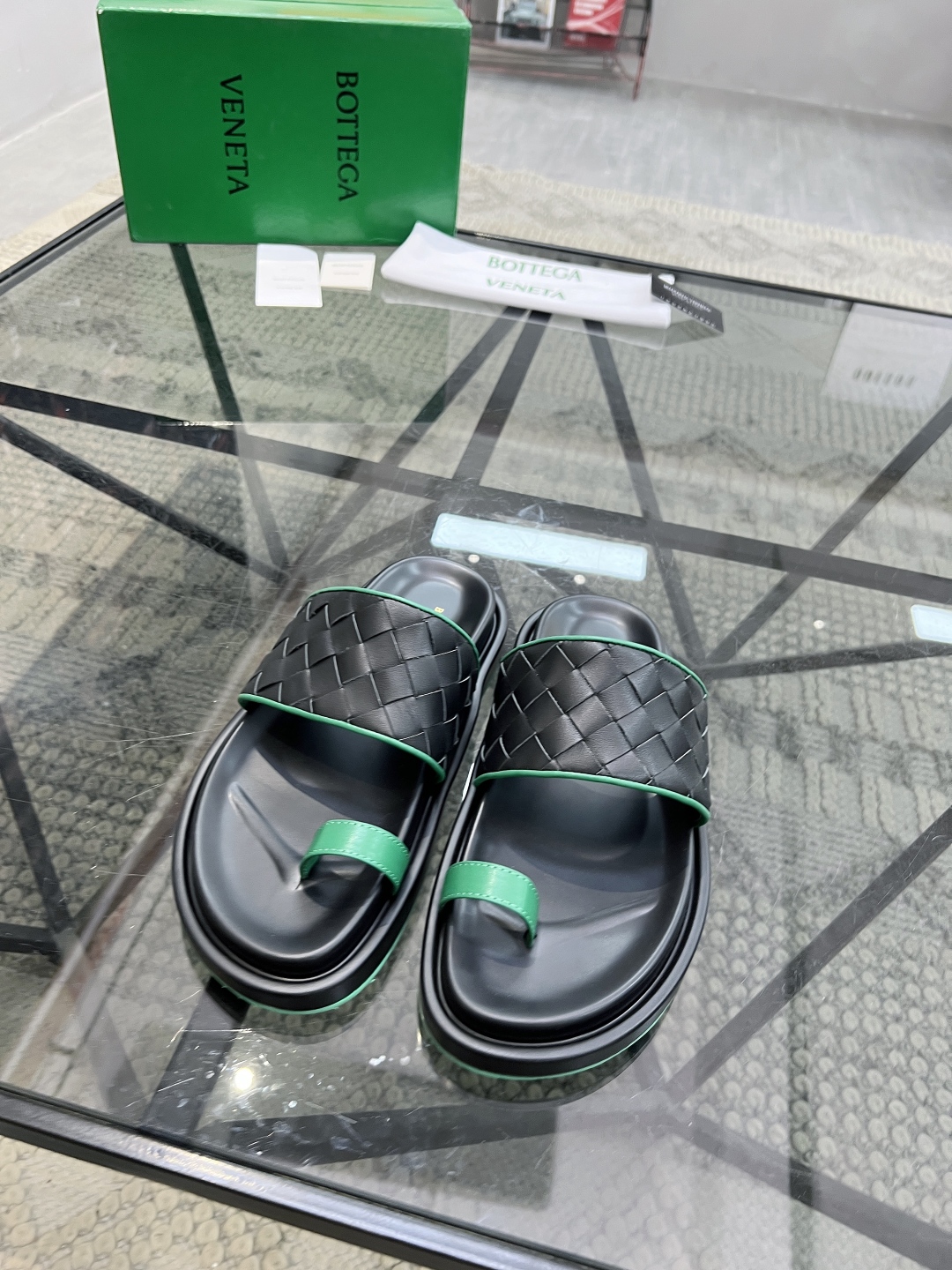  D 🔍顶级代购🇮🇹 碟 炸街男神春夏拖鞋新品专柜同步，鞋面意大利进口编织牛皮面料，高品质拼接工艺，鞋底