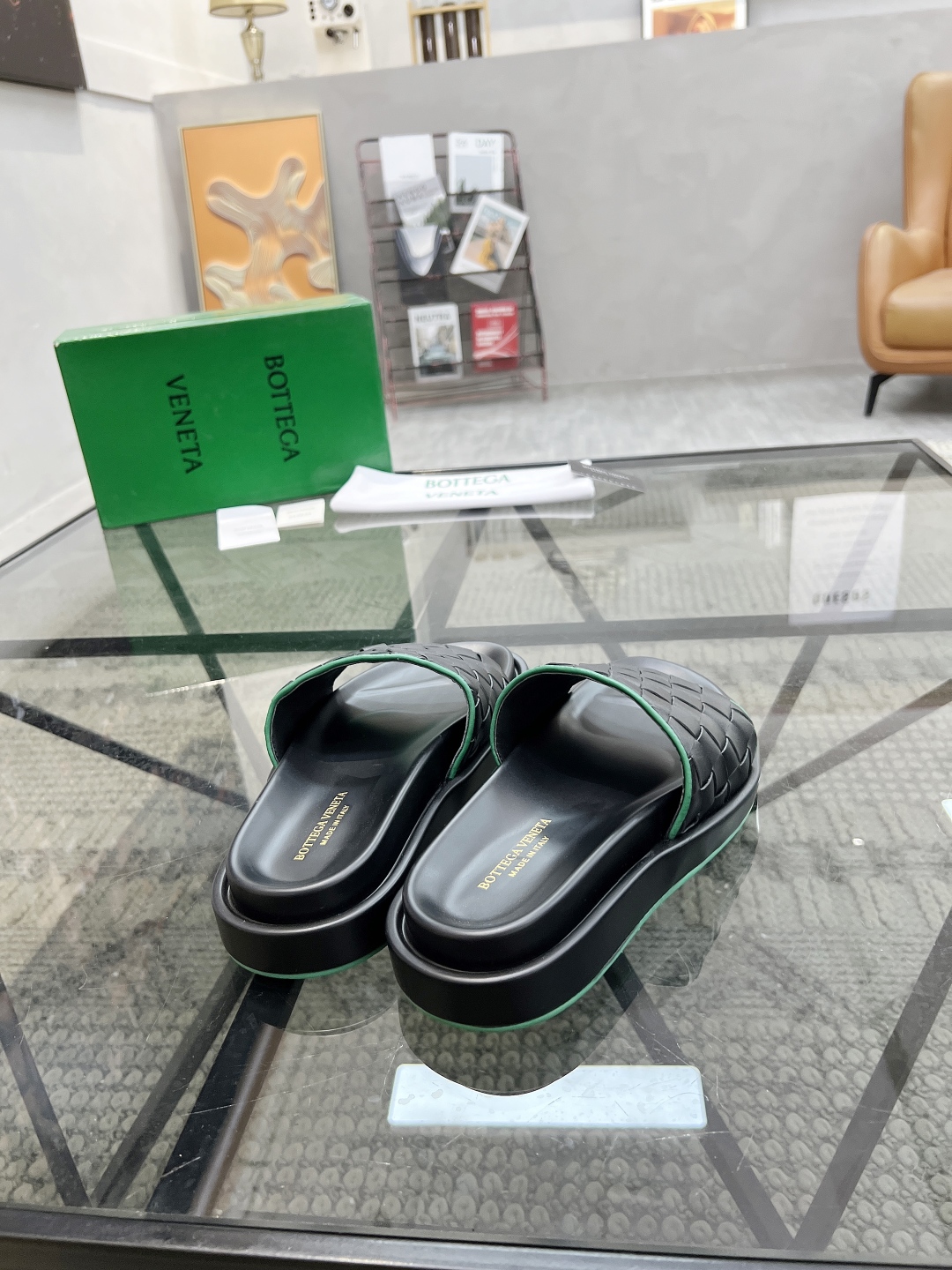  D 🔍顶级代购🇮🇹 碟 炸街男神春夏拖鞋新品专柜同步，鞋面意大利进口编织牛皮面料，高品质拼接工艺，鞋底