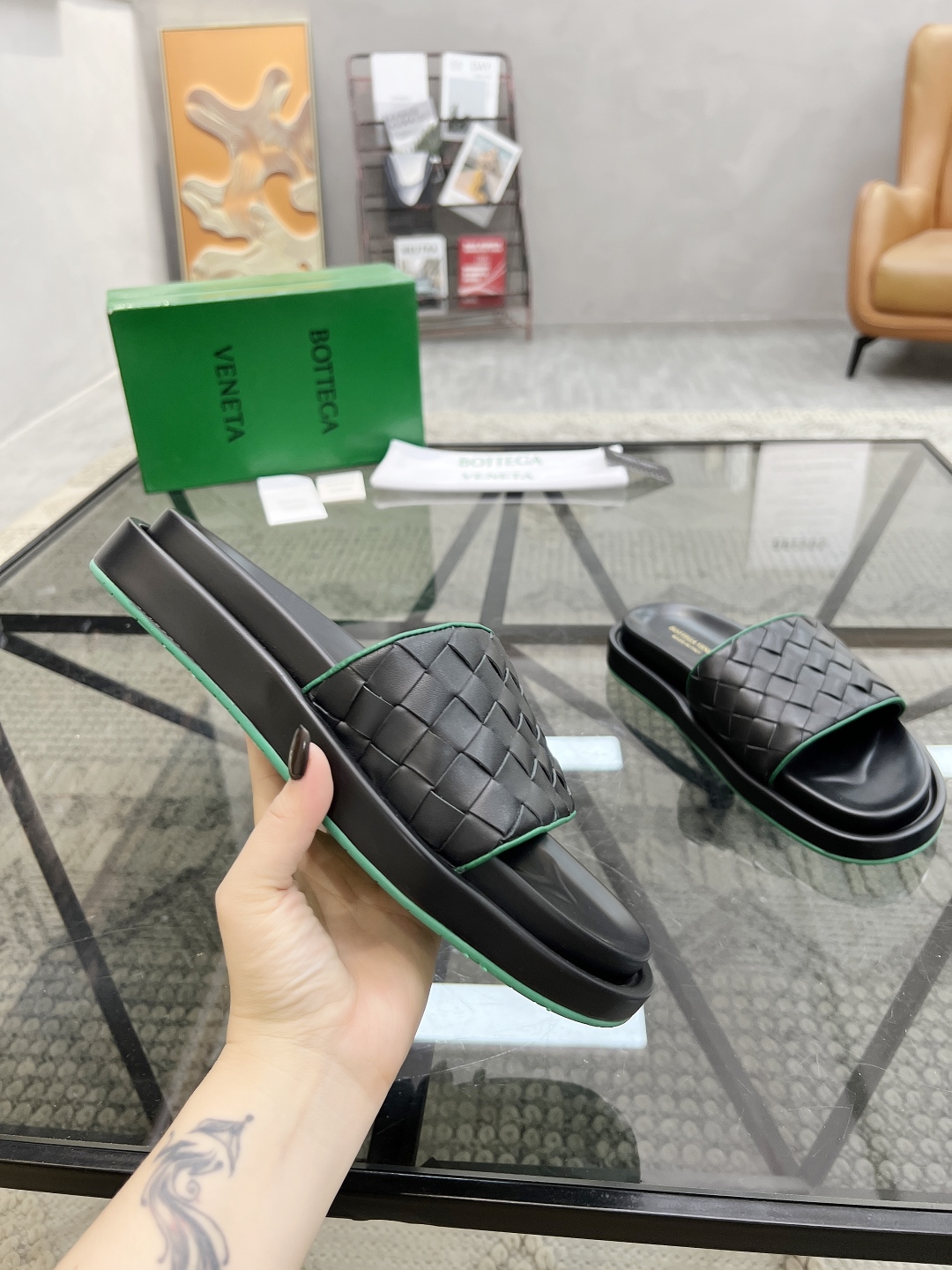  D 🔍顶级代购🇮🇹 碟 炸街男神春夏拖鞋新品专柜同步，鞋面意大利进口编织牛皮面料，高品质拼接工艺，鞋底