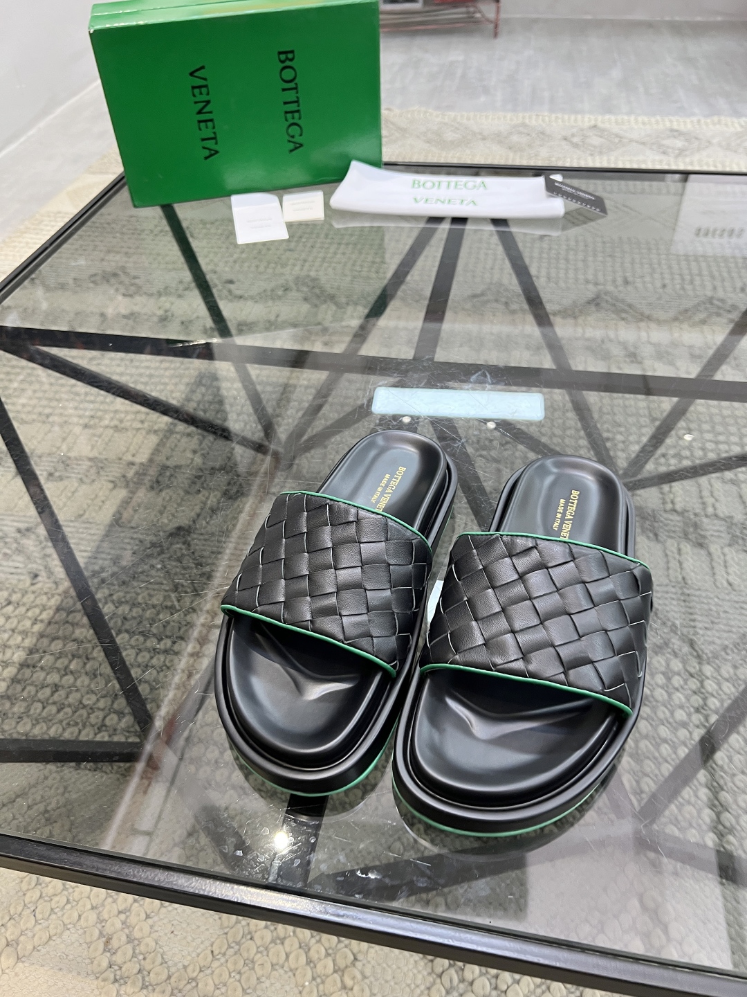  D 🔍顶级代购🇮🇹 碟 炸街男神春夏拖鞋新品专柜同步，鞋面意大利进口编织牛皮面料，高品质拼接工艺，鞋底