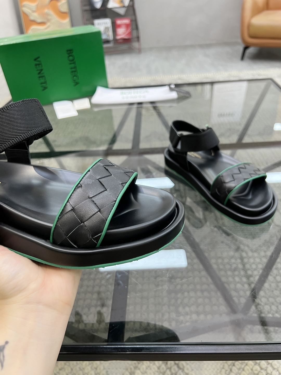  D 🔍顶级代购🇮🇹 碟 炸街男神春夏拖鞋新品专柜同步，鞋面意大利进口编织牛皮面料，高品质拼接工艺，鞋底