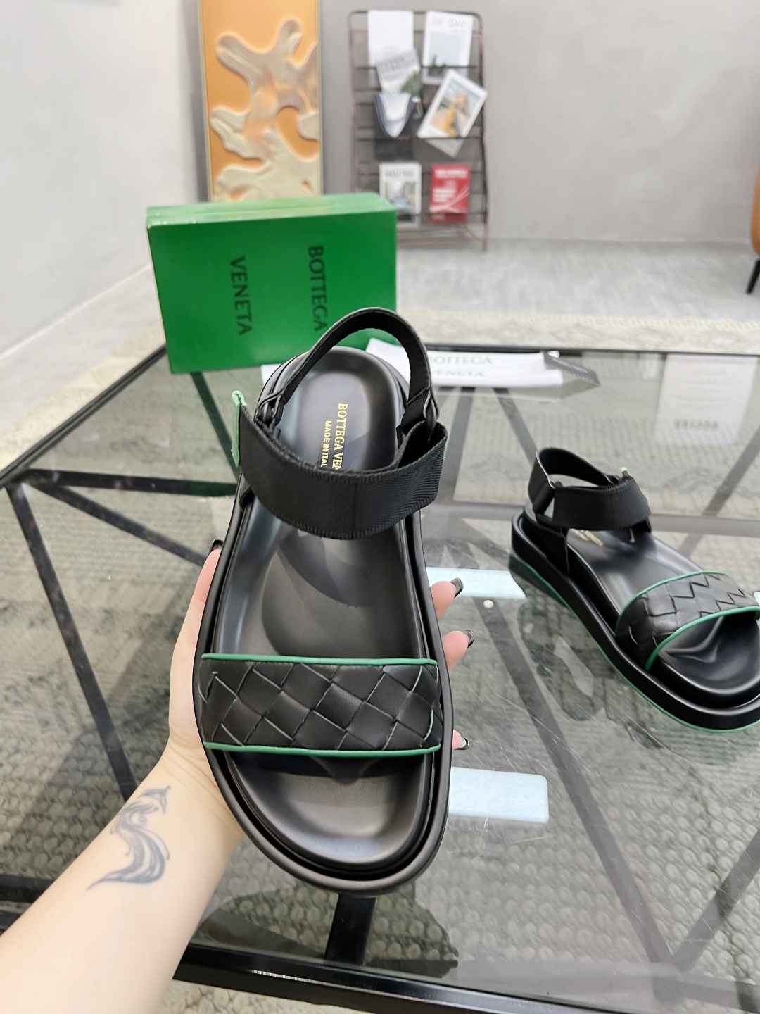  D 🔍顶级代购🇮🇹 碟 炸街男神春夏拖鞋新品专柜同步，鞋面意大利进口编织牛皮面料，高品质拼接工艺，鞋底