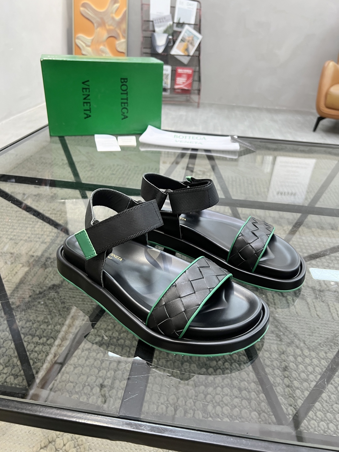  D 🔍顶级代购🇮🇹 碟 炸街男神春夏拖鞋新品专柜同步，鞋面意大利进口编织牛皮面料，高品质拼接工艺，鞋底