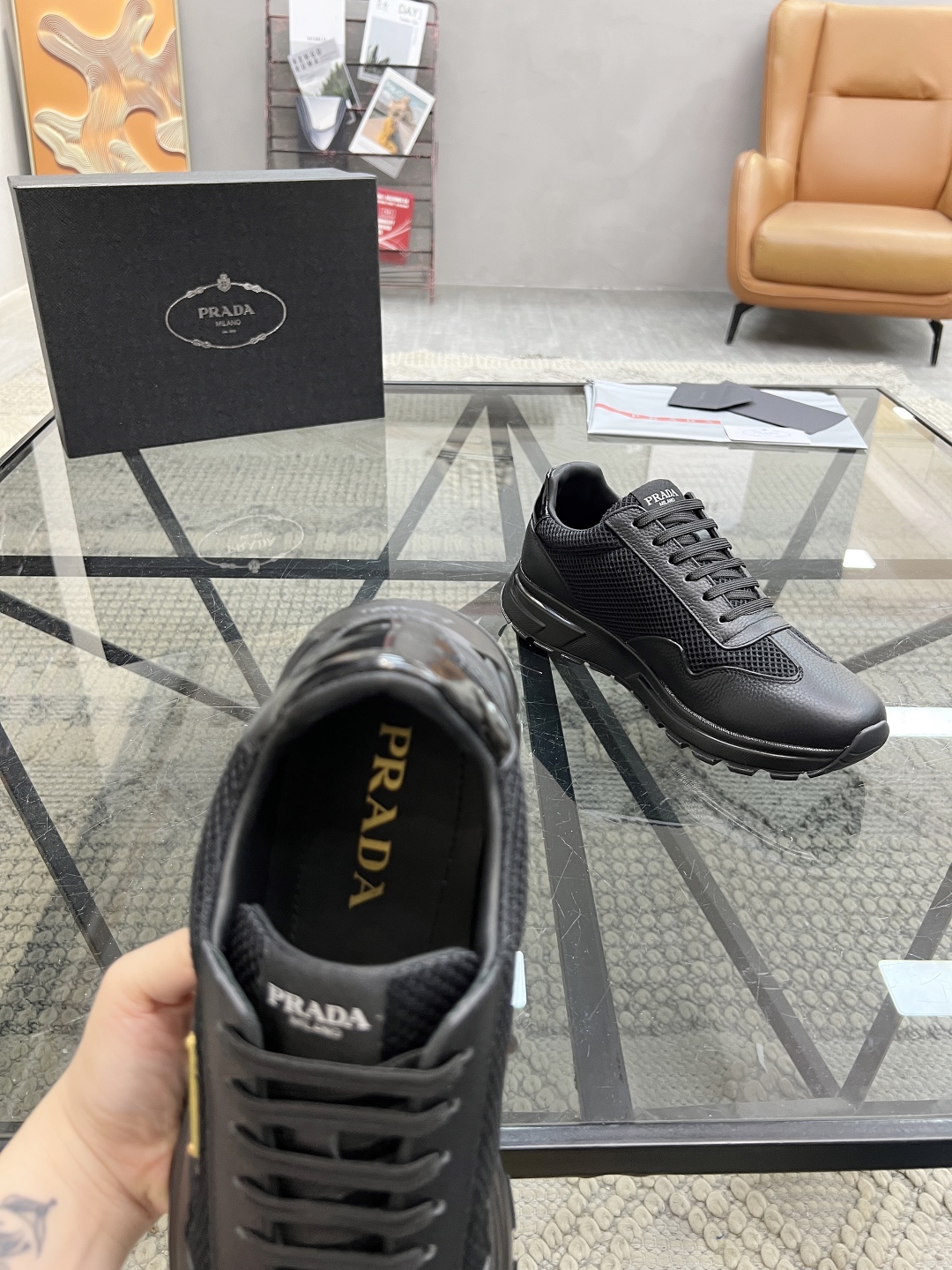  P 🔍顶级代购🇮🇹 普 炸街男神运动鞋新品来袭，专柜同步发售原厂配置，意大利进口原版牛皮搭配网布面料，