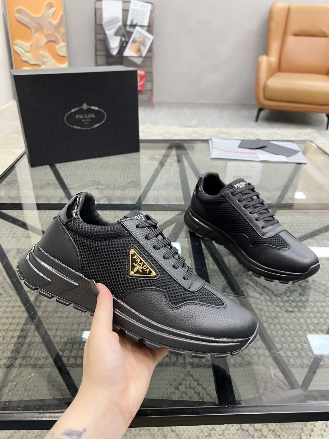  P 🔍顶级代购🇮🇹 普 炸街男神运动鞋新品来袭，专柜同步发售原厂配置，意大利进口原版牛皮搭配网布面料，