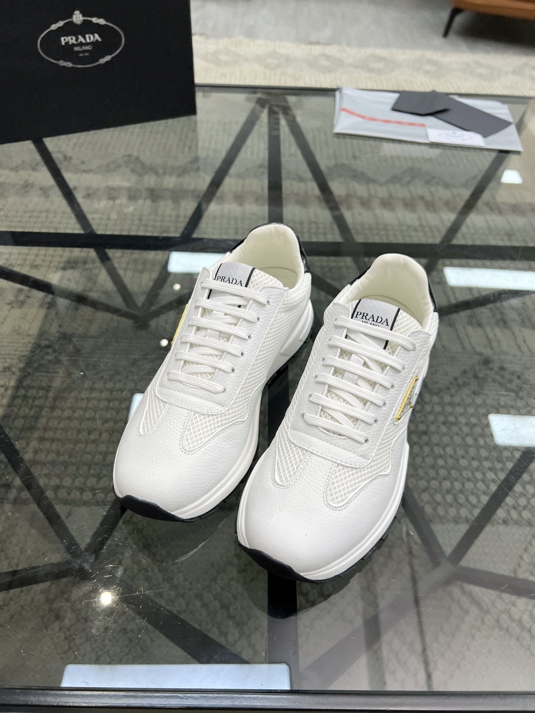  P 🔍顶级代购🇮🇹 普 炸街男神运动鞋新品来袭，专柜同步发售原厂配置，意大利进口原版牛皮搭配网布面料，