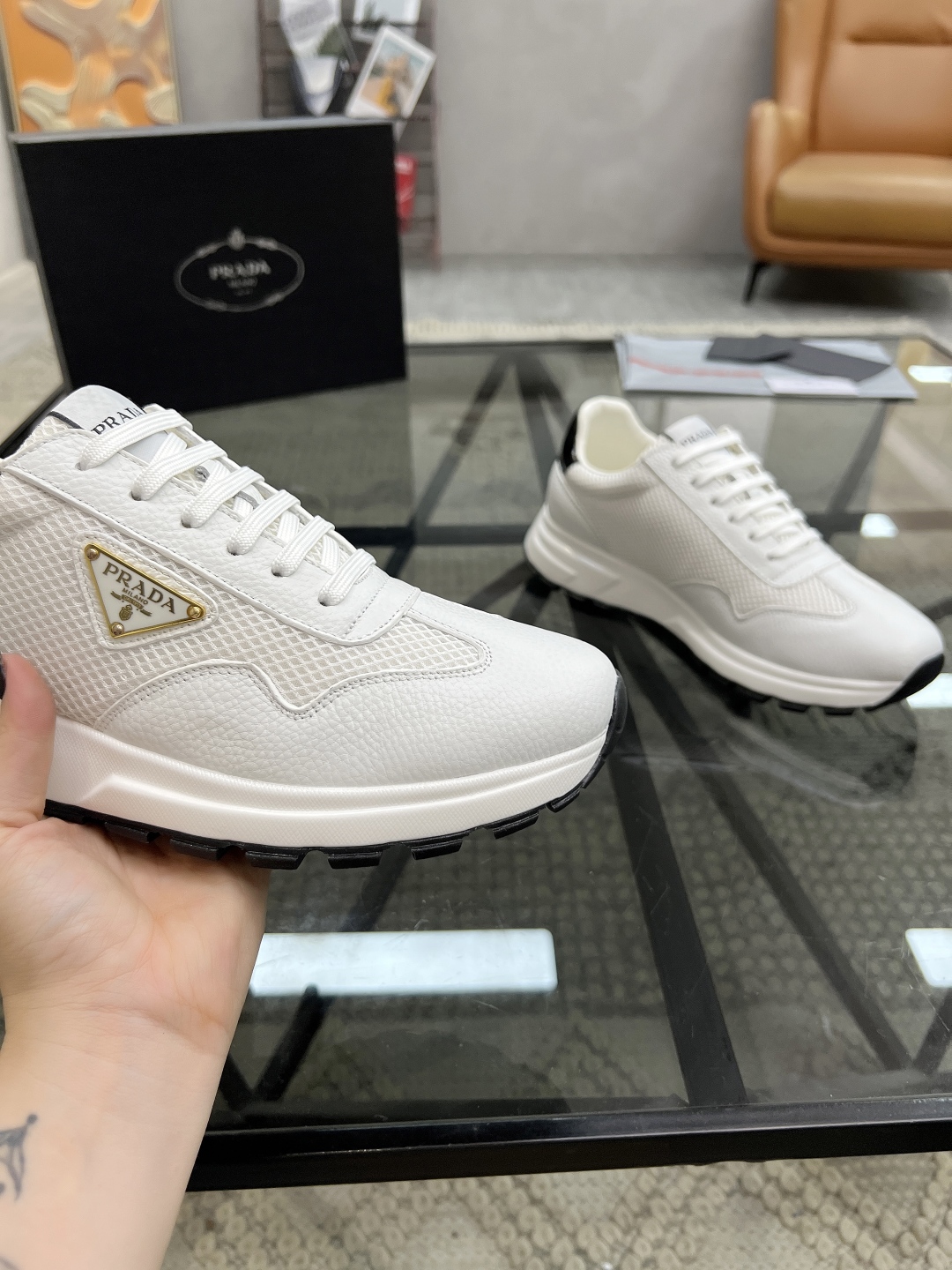  P 🔍顶级代购🇮🇹 普 炸街男神运动鞋新品来袭，专柜同步发售原厂配置，意大利进口原版牛皮搭配网布面料，