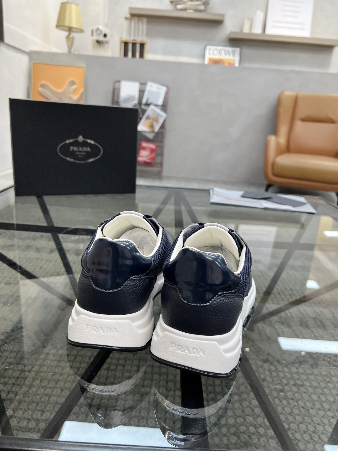  P 🔍顶级代购🇮🇹 普 炸街男神运动鞋新品来袭，专柜同步发售原厂配置，意大利进口原版牛皮搭配网布面料，