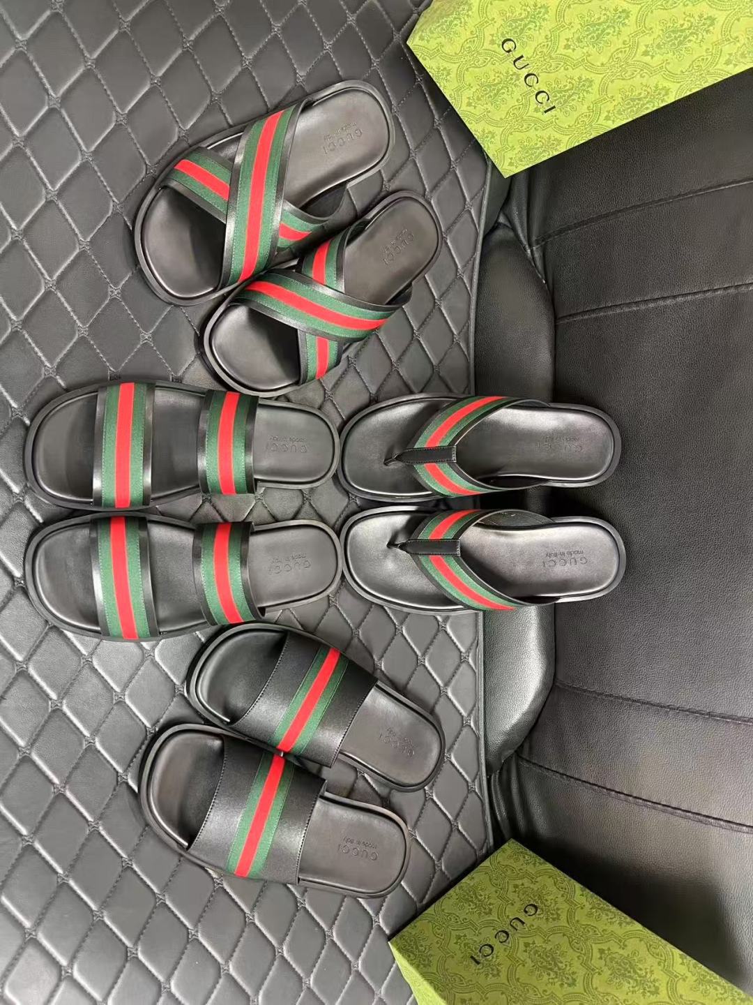  G 🔍顶级代购🇮🇹 古 炸街男神春夏拖鞋新品专柜同步，鞋面意大利进口牛皮面料，高品质拼接工艺，鞋底：原