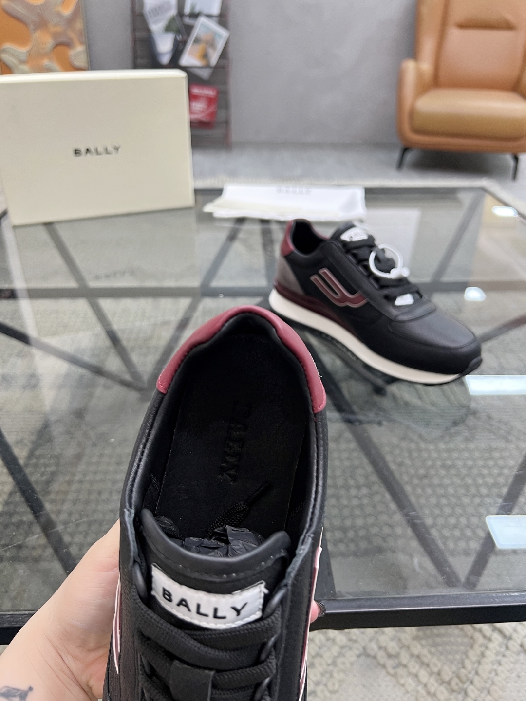  B 🔍顶级代购🇮🇹 巴 炸街男神运动鞋潮经典配色专柜同步，鞋面意大利进口牛皮面料，运动达人必备款，进口