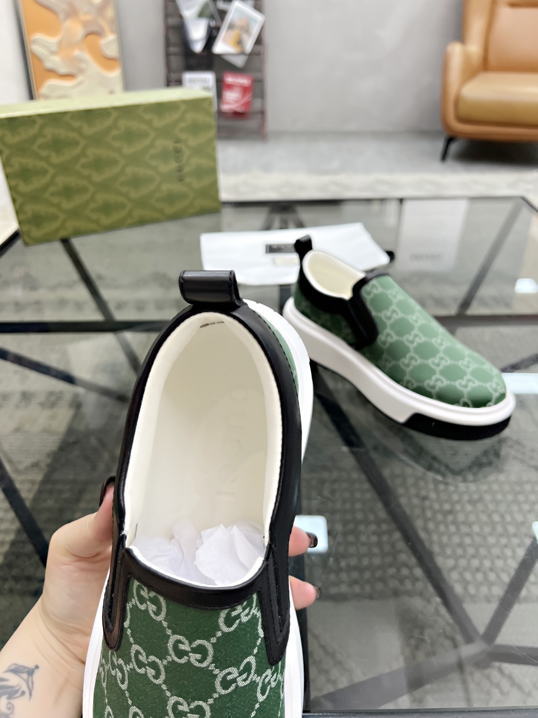  G 🔍顶级代购🇮🇹 古 炸街男神套脚新品来袭，超人气爆款专柜新款，原厂配置意大利进口牛皮搭配印花布面料