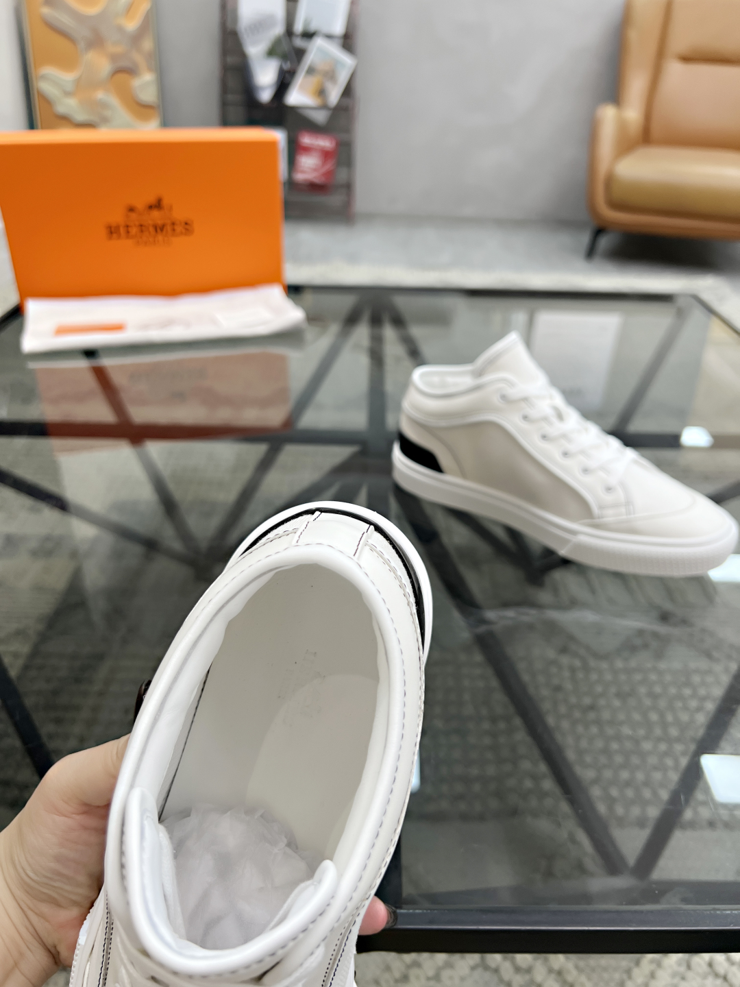  H 🔍顶级代购🇮🇹 爱 炸街男神休闲鞋新品来袭专柜同步发售原厂配置，意大利进口原版牛皮搭配网布面料，高