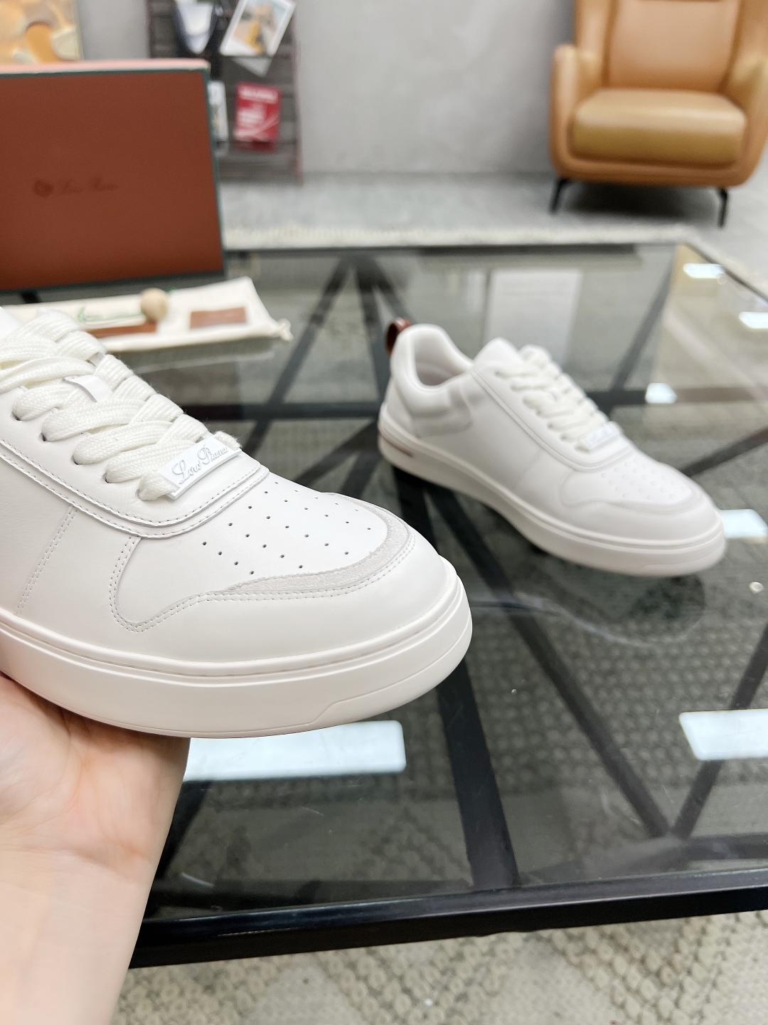 L 🔍顶级代购🇮🇹 LP 炸街男神爆款休闲板鞋专柜新品同步，鞋面意大利进口牛皮面料，高品质拼接工艺经典