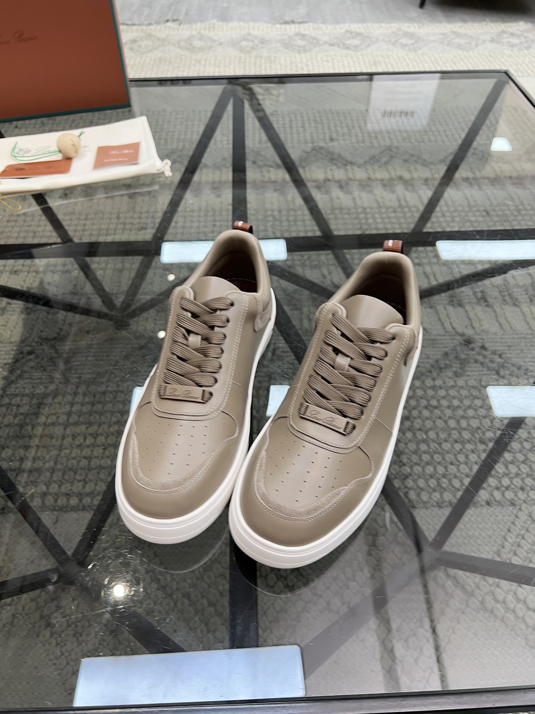  L 🔍顶级代购🇮🇹 LP 炸街男神爆款休闲板鞋专柜新品同步，鞋面意大利进口牛皮面料，高品质拼接工艺经典