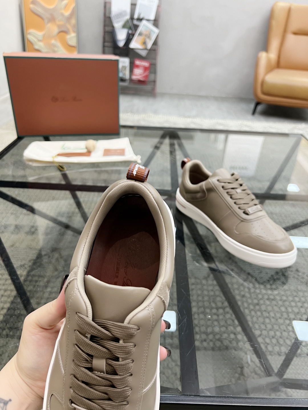  L 🔍顶级代购🇮🇹 LP 炸街男神爆款休闲板鞋专柜新品同步，鞋面意大利进口牛皮面料，高品质拼接工艺经典