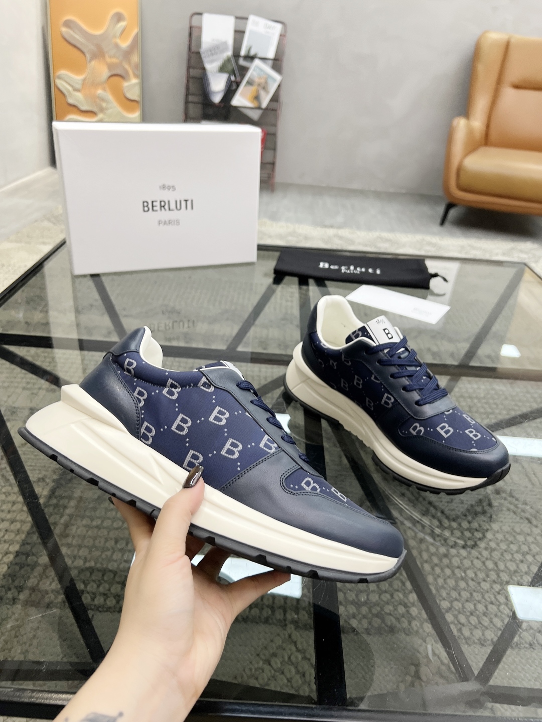  B 🔍顶级代购🇮🇹 布鲁 炸街男神运动鞋新品来袭 专柜同步发售原厂配置，意大利进口原版牛皮搭配印花布面