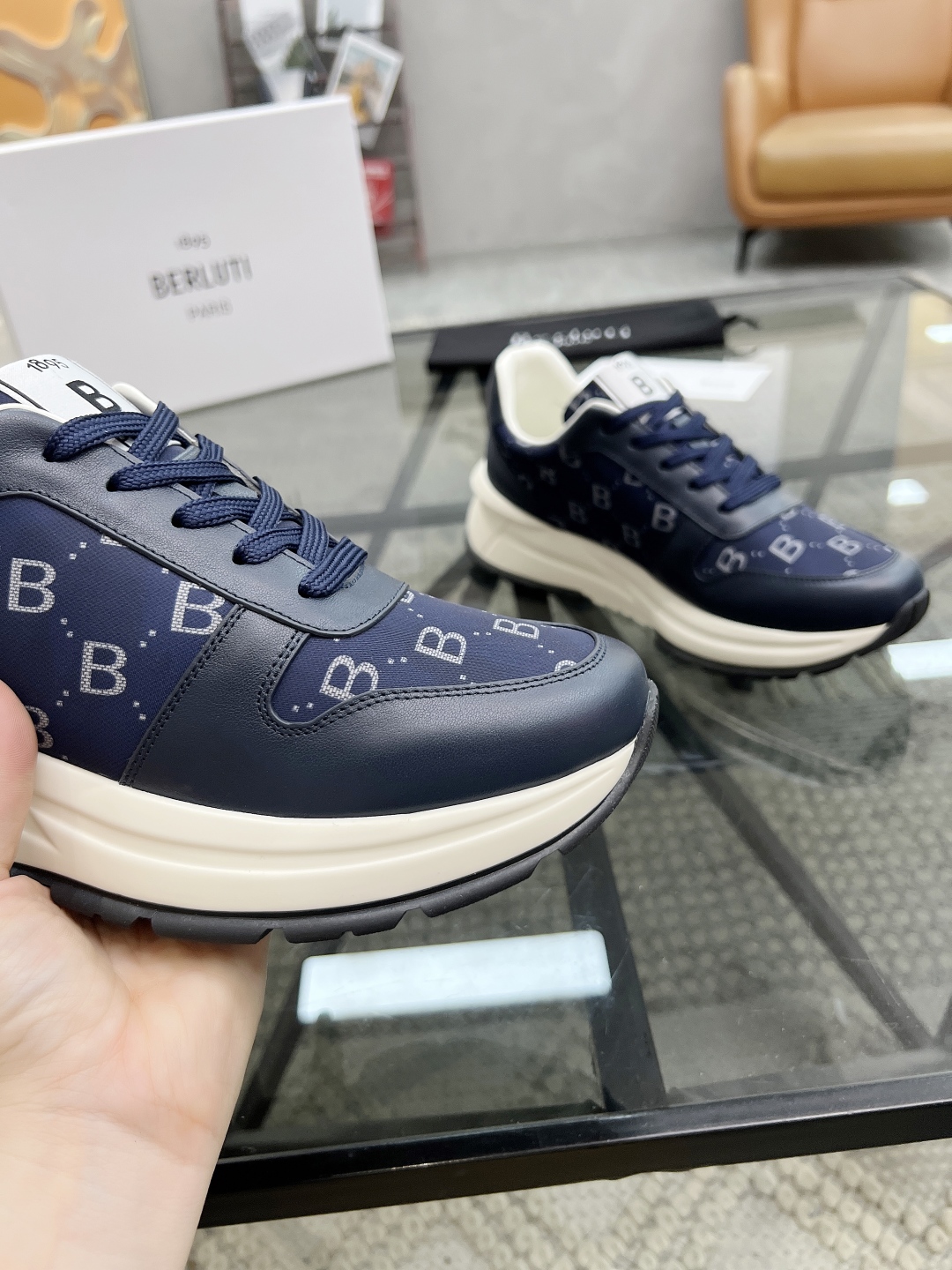 B 🔍顶级代购🇮🇹 布鲁 炸街男神运动鞋新品来袭 专柜同步发售原厂配置，意大利进口原版牛皮搭配印花布面