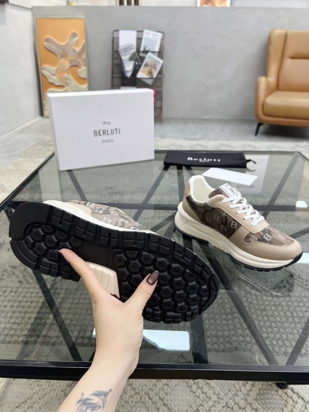  B 🔍顶级代购🇮🇹 布鲁 炸街男神运动鞋新品来袭 专柜同步发售原厂配置，意大利进口原版牛皮搭配印花布面
