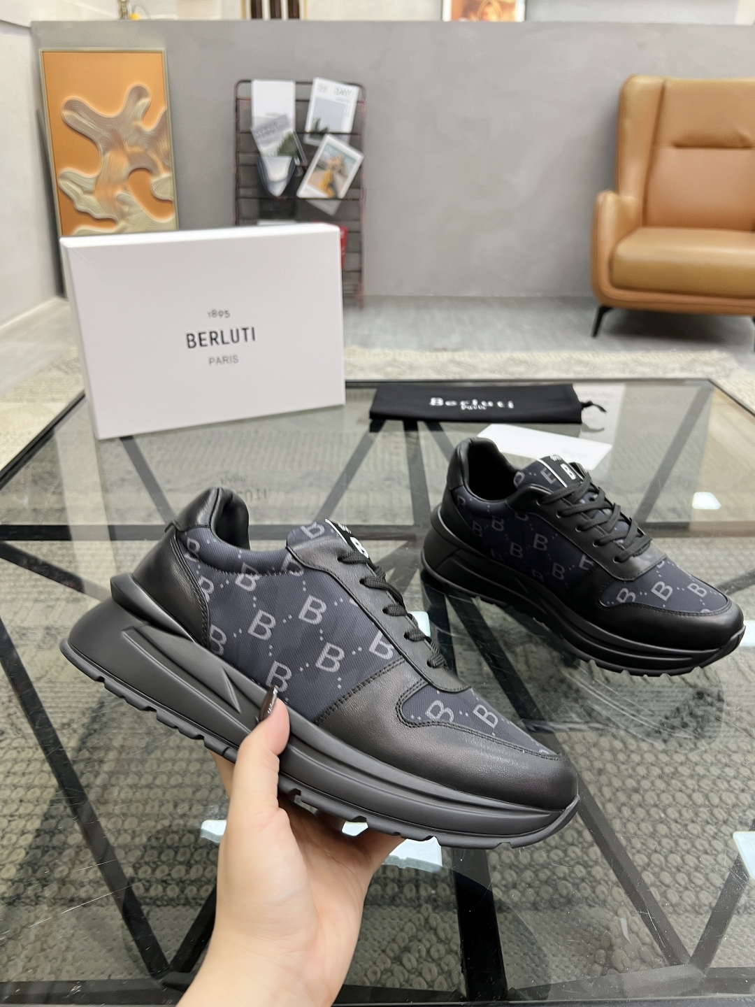  B 🔍顶级代购🇮🇹 布鲁 炸街男神运动鞋新品来袭 专柜同步发售原厂配置，意大利进口原版牛皮搭配印花布面
