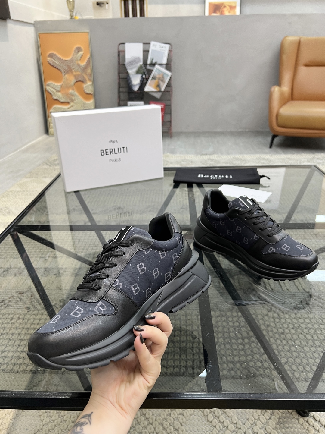  B 🔍顶级代购🇮🇹 布鲁 炸街男神运动鞋新品来袭 专柜同步发售原厂配置，意大利进口原版牛皮搭配印花布面