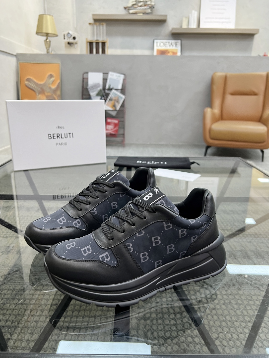  B 🔍顶级代购🇮🇹 布鲁 炸街男神运动鞋新品来袭 专柜同步发售原厂配置，意大利进口原版牛皮搭配印花布面