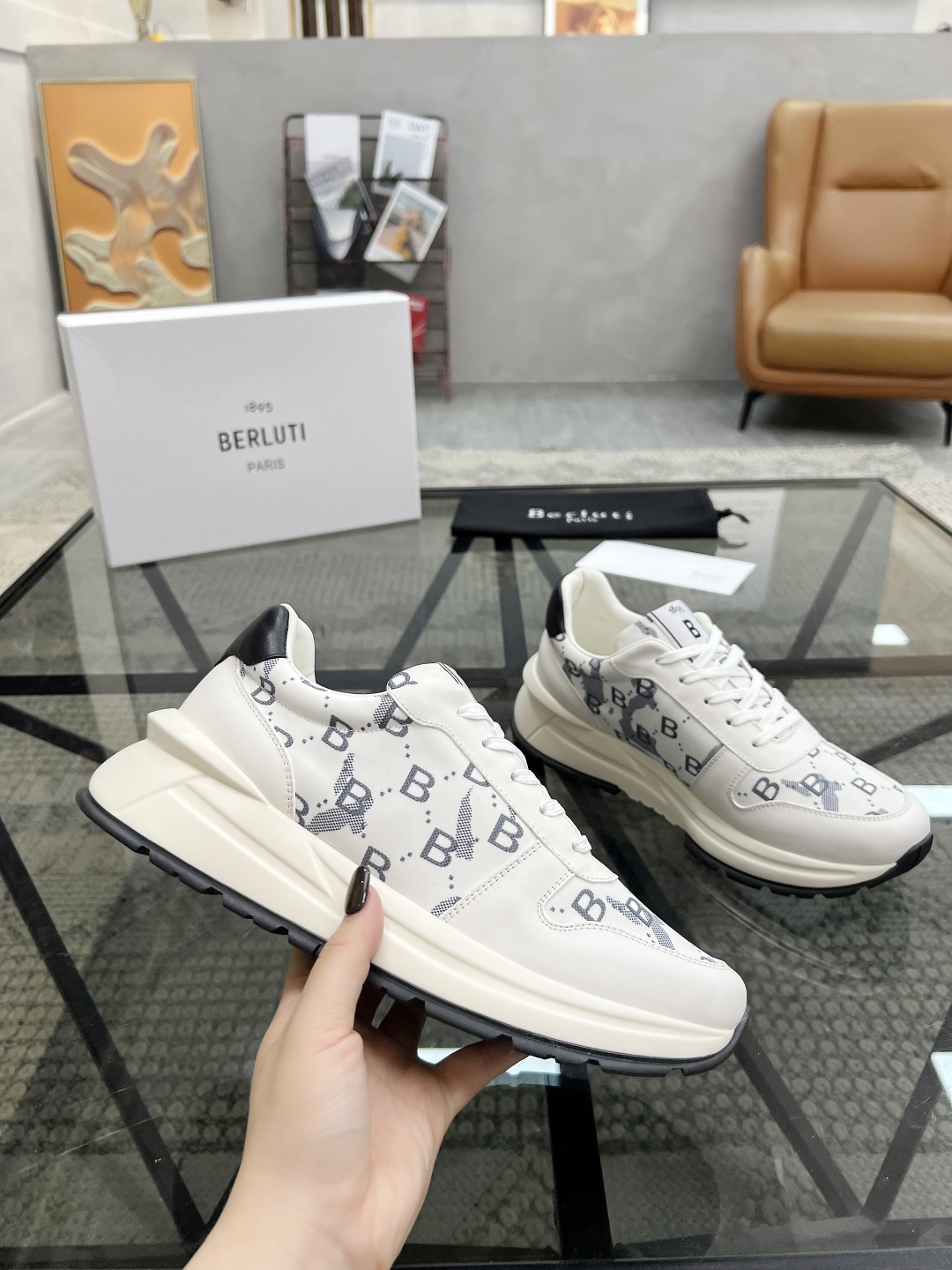  B 🔍顶级代购🇮🇹 布鲁 炸街男神运动鞋新品来袭 专柜同步发售原厂配置，意大利进口原版牛皮搭配印花布面