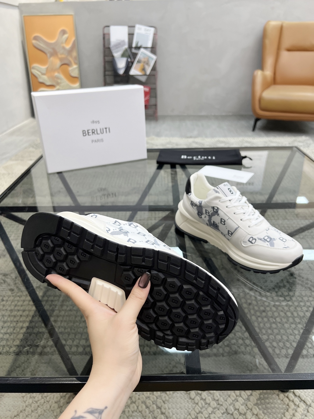  B 🔍顶级代购🇮🇹 布鲁 炸街男神运动鞋新品来袭 专柜同步发售原厂配置，意大利进口原版牛皮搭配印花布面