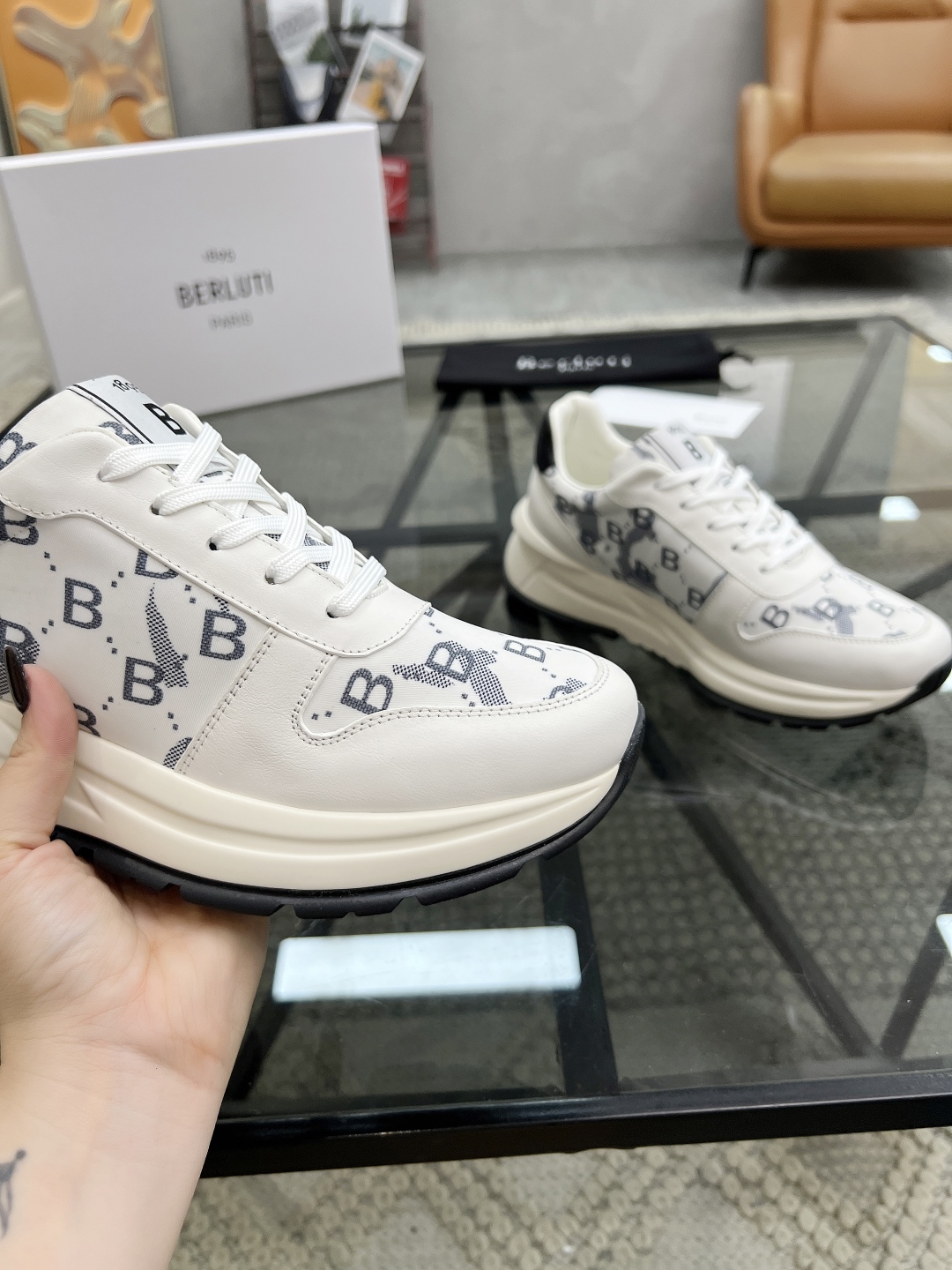  B 🔍顶级代购🇮🇹 布鲁 炸街男神运动鞋新品来袭 专柜同步发售原厂配置，意大利进口原版牛皮搭配印花布面