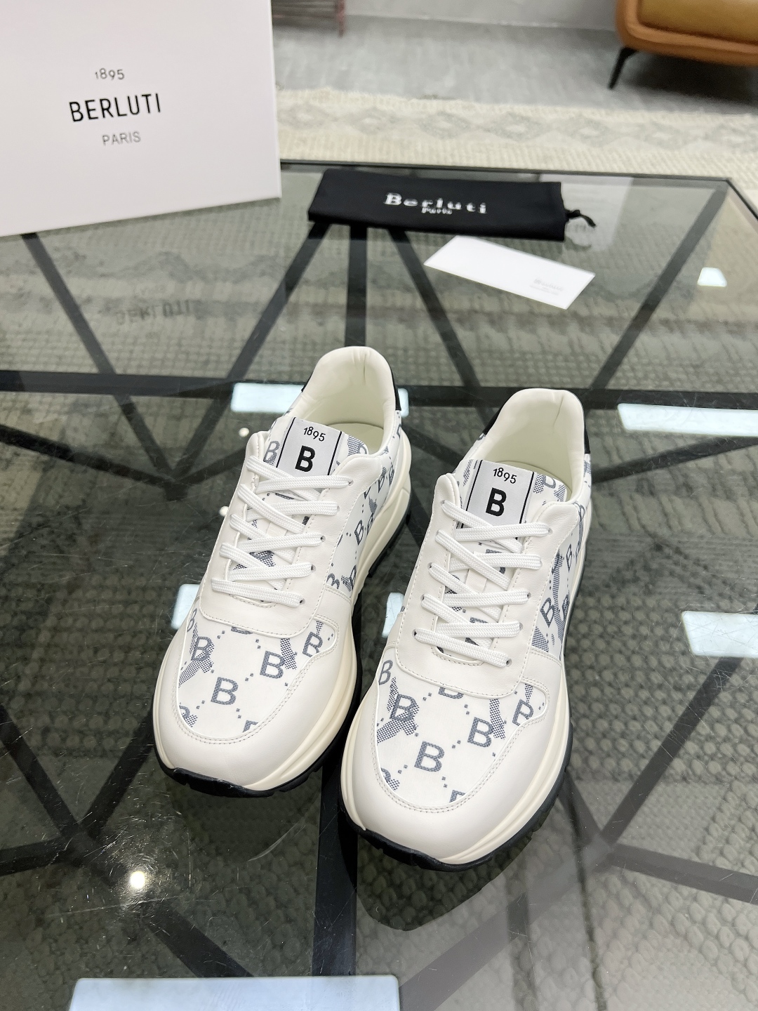  B 🔍顶级代购🇮🇹 布鲁 炸街男神运动鞋新品来袭 专柜同步发售原厂配置，意大利进口原版牛皮搭配印花布面