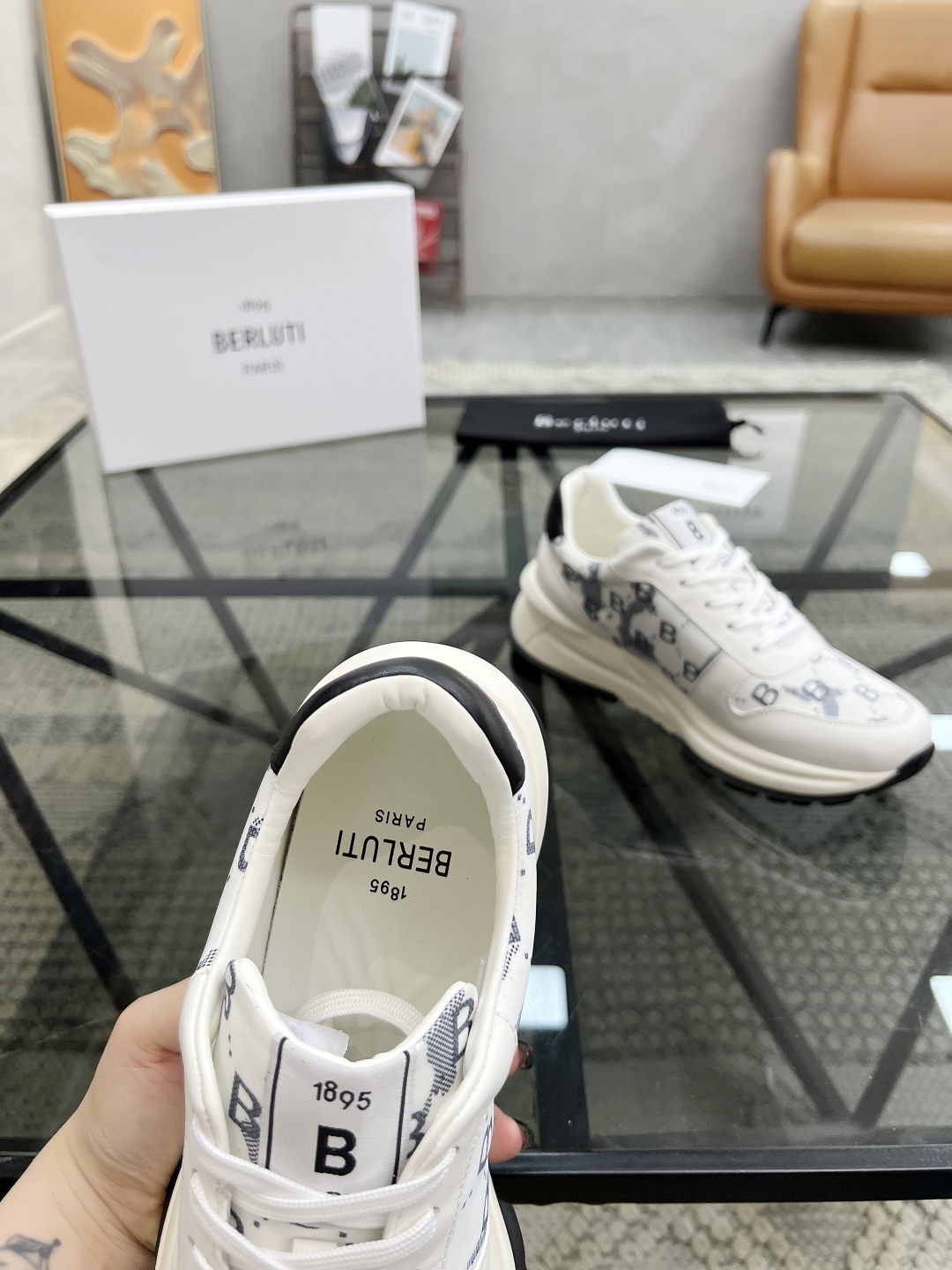  B 🔍顶级代购🇮🇹 布鲁 炸街男神运动鞋新品来袭 专柜同步发售原厂配置，意大利进口原版牛皮搭配印花布面