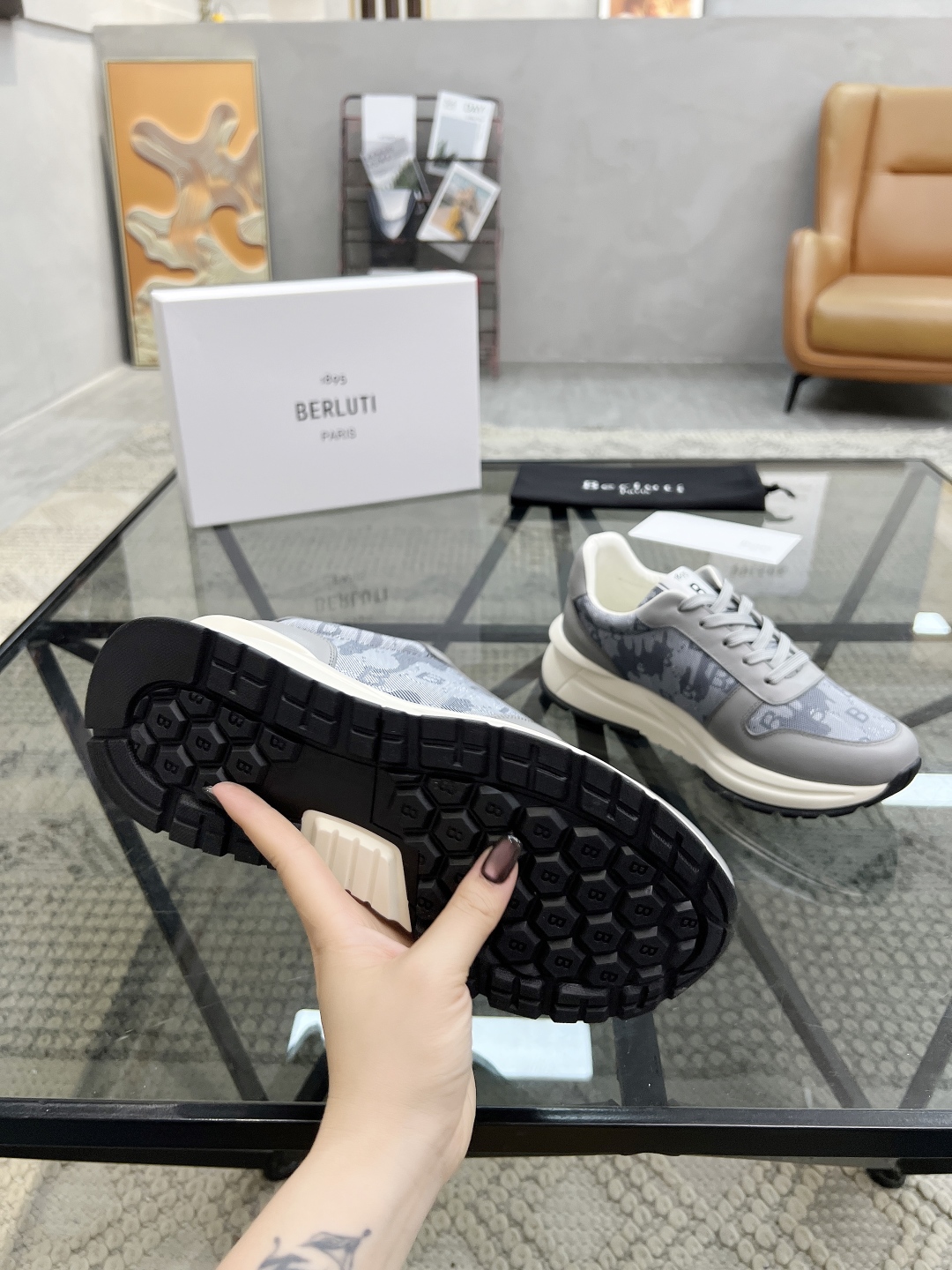  B 🔍顶级代购🇮🇹 布鲁 炸街男神运动鞋新品来袭 专柜同步发售原厂配置，意大利进口原版牛皮搭配印花布面