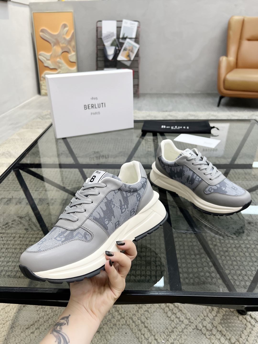  B 🔍顶级代购🇮🇹 布鲁 炸街男神运动鞋新品来袭 专柜同步发售原厂配置，意大利进口原版牛皮搭配印花布面