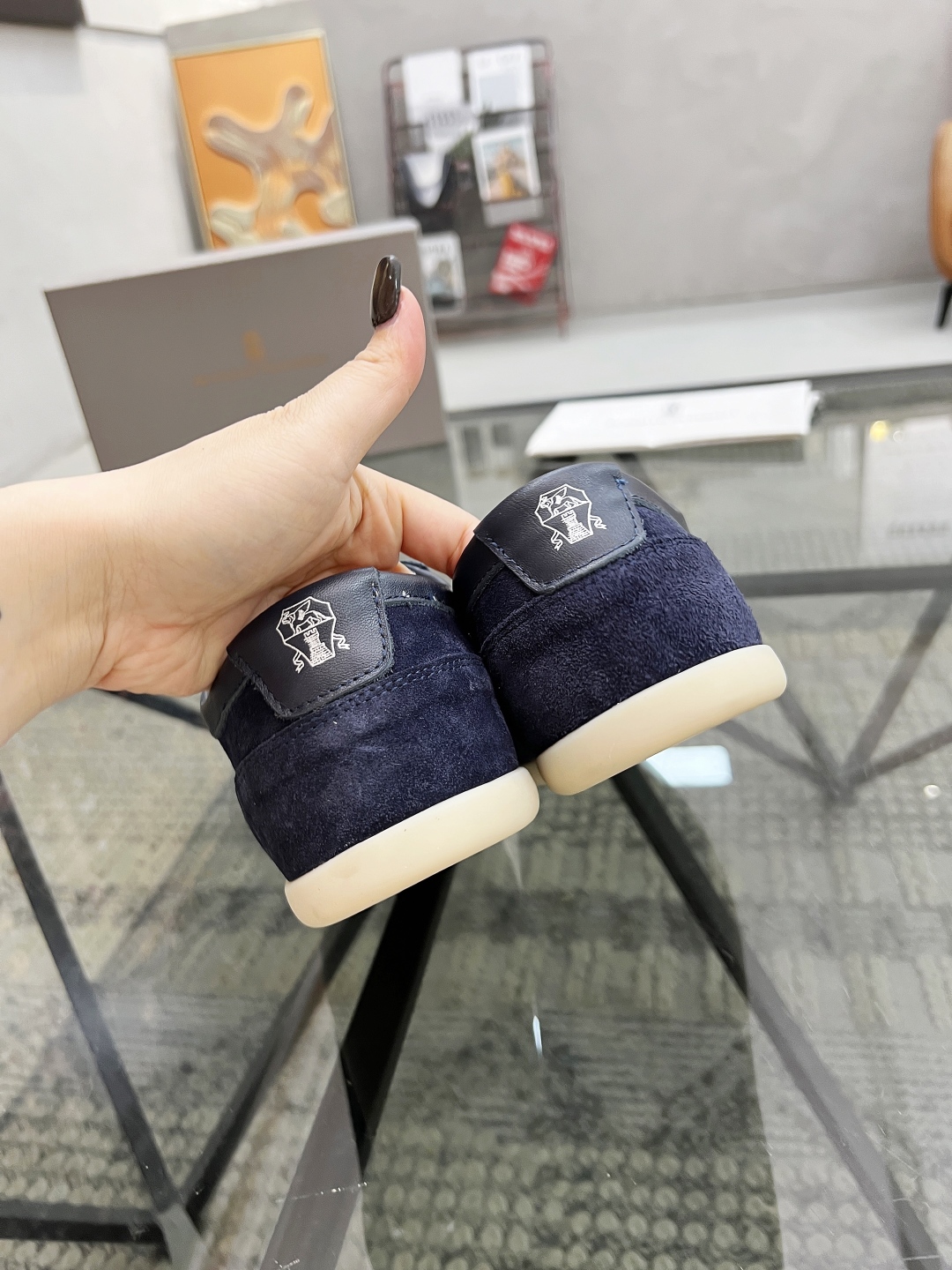 P380 B 🔍顶级代购🇮🇹 BC 炸街男神新品来袭，超人气爆款专柜新款，原厂配置意大利进口牛皮面料，高品质复杂拼接工艺，经典的外观搭配气垫新底更加潮达人，进口牛皮内里垫，透气舒适 鞋底：原厂特供原版底超级舒适，原厂跟单货🔍高品质，可随意进出专柜，欢迎对比，码数 39-44（订 38 45）
