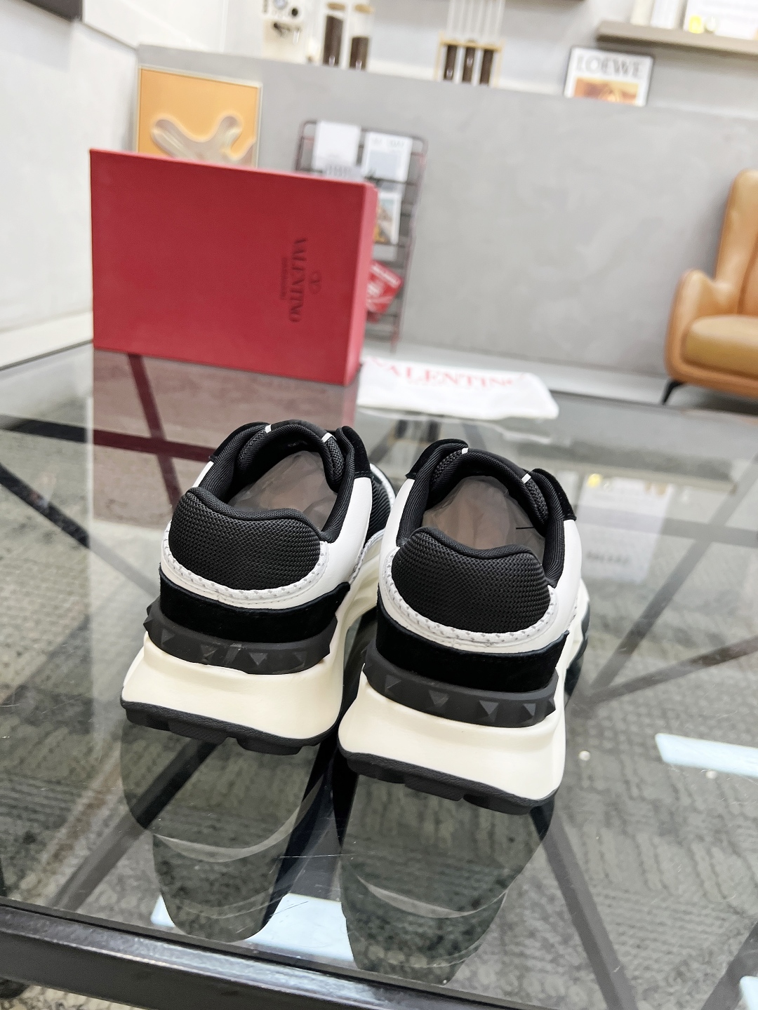  H 🔍顶级代购🇮🇹 华 炸街男神运动鞋新品，经反复试验终打造出完美版本，经典的华伦家高超拼接工艺技术瞬
