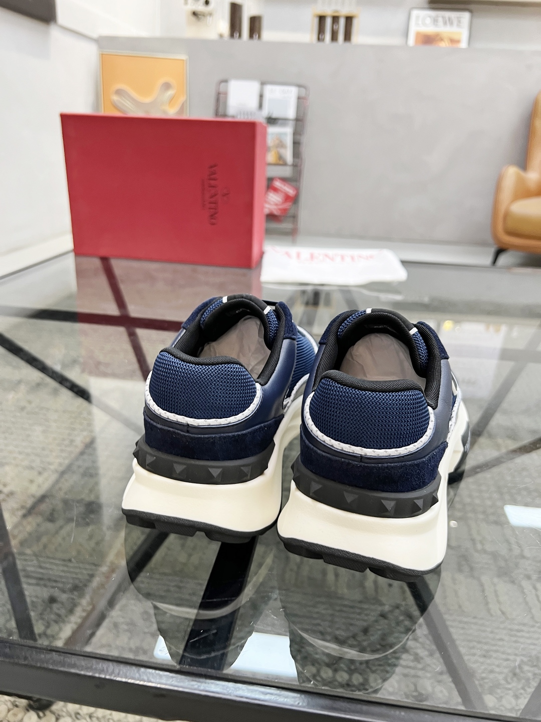  H 🔍顶级代购🇮🇹 华 炸街男神运动鞋新品，经反复试验终打造出完美版本，经典的华伦家高超拼接工艺技术瞬