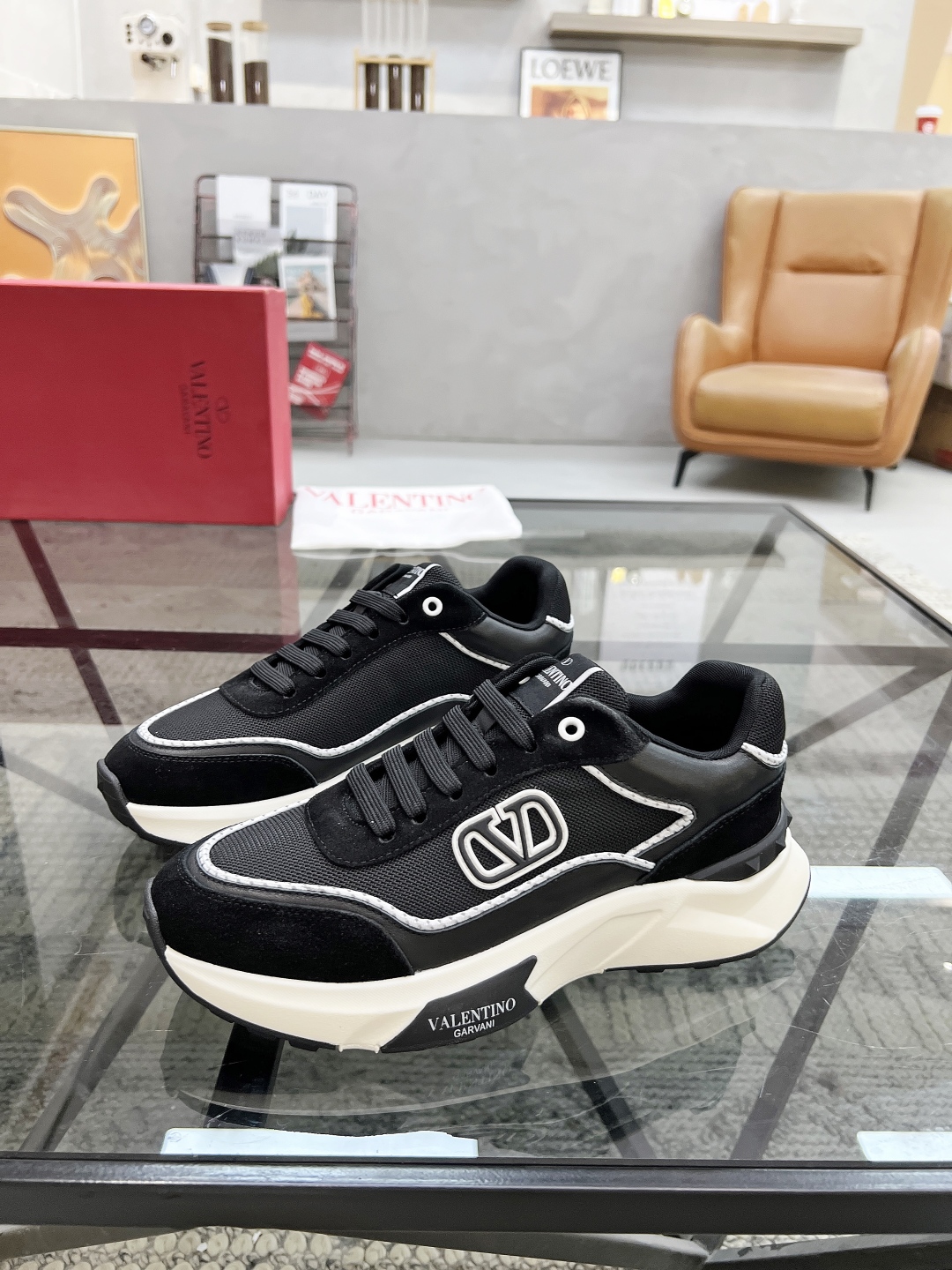  H 🔍顶级代购🇮🇹 华 炸街男神运动鞋新品，经反复试验终打造出完美版本，经典的华伦家高超拼接工艺技术瞬