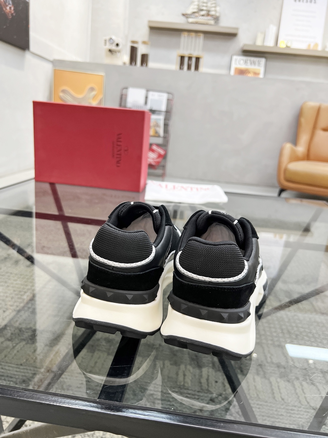  H 🔍顶级代购🇮🇹 华 炸街男神运动鞋新品，经反复试验终打造出完美版本，经典的华伦家高超拼接工艺技术瞬