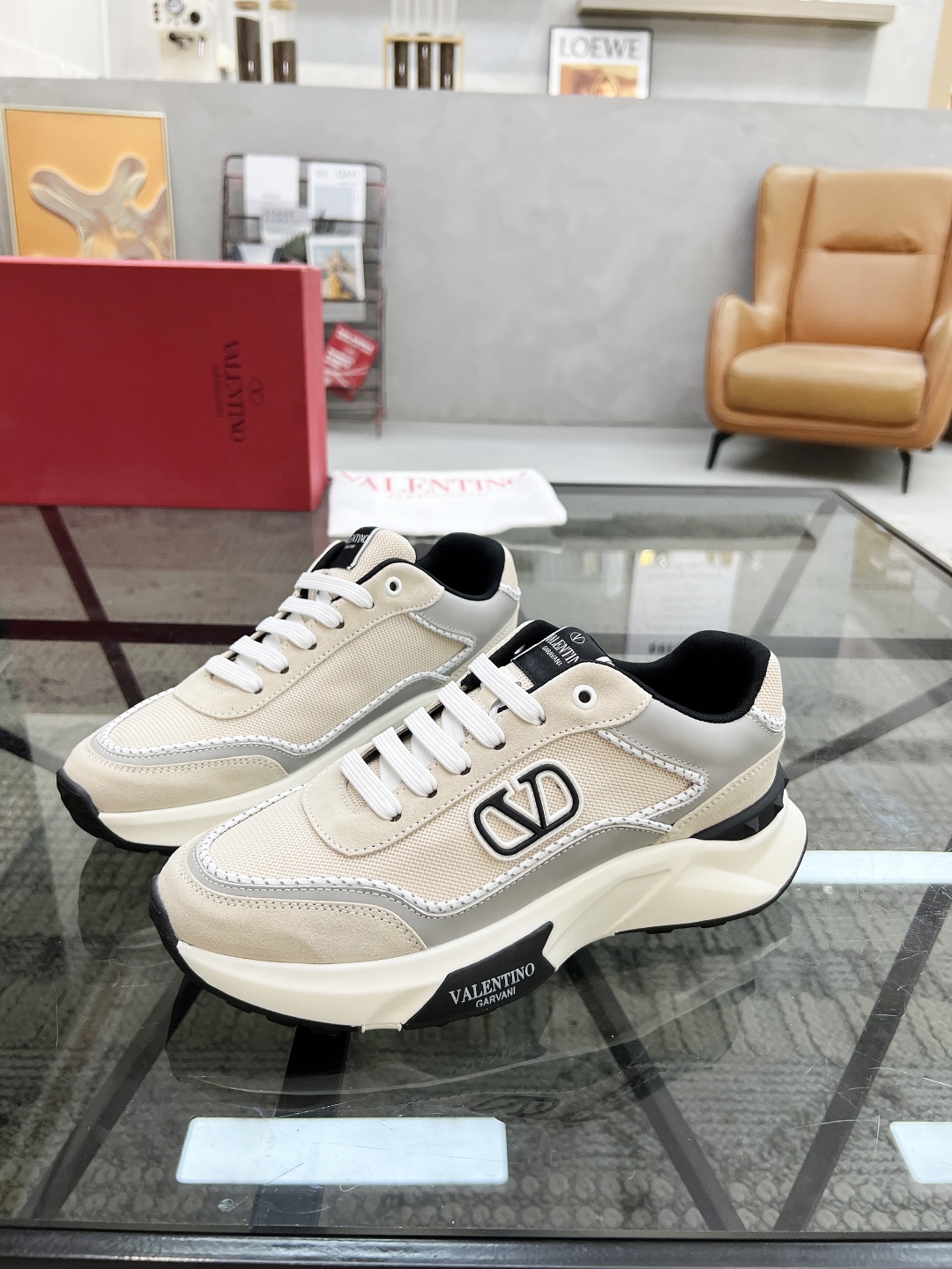  H 🔍顶级代购🇮🇹 华 炸街男神运动鞋新品，经反复试验终打造出完美版本，经典的华伦家高超拼接工艺技术瞬
