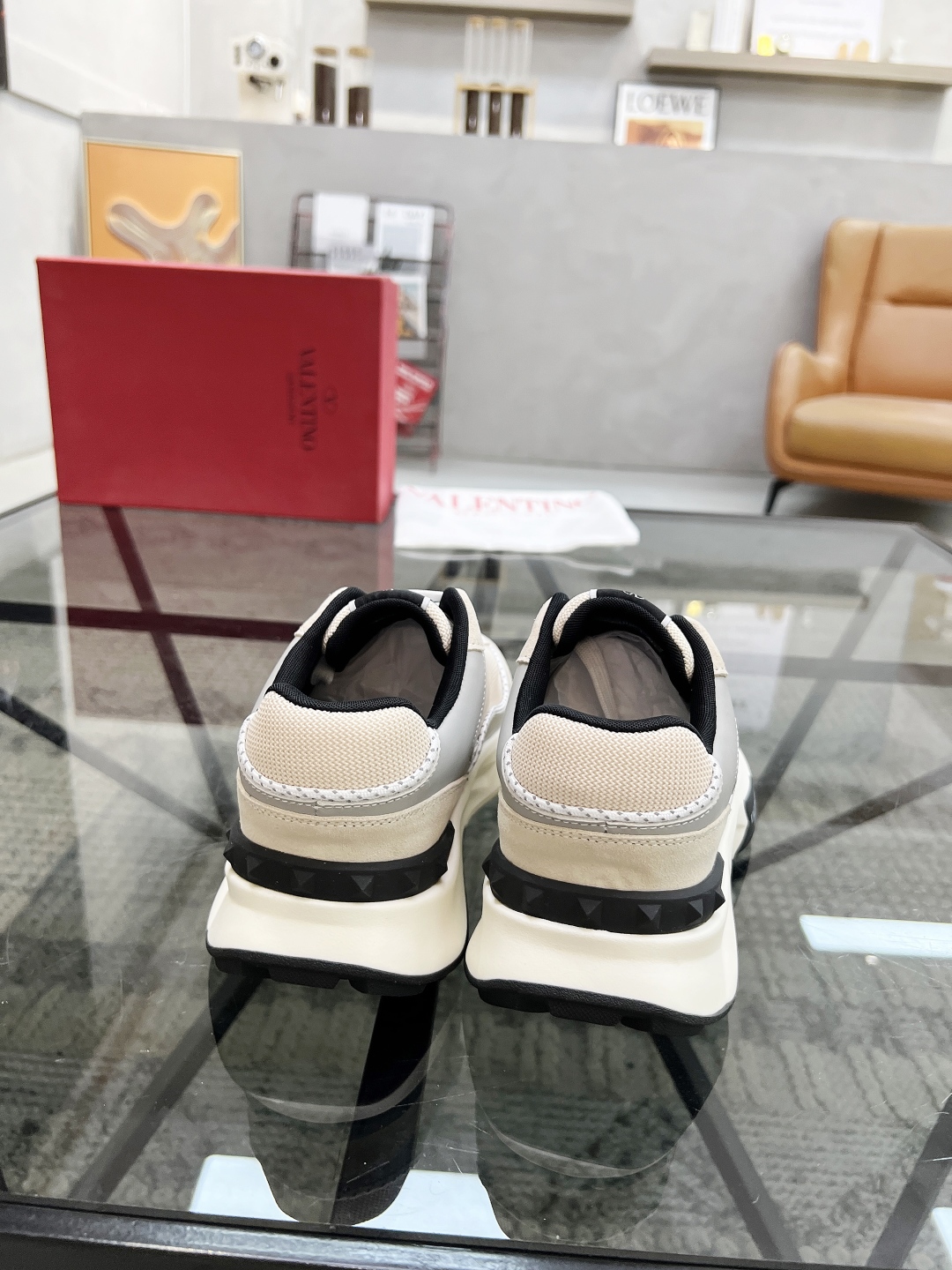 H 🔍顶级代购🇮🇹 华 炸街男神运动鞋新品，经反复试验终打造出完美版本，经典的华伦家高超拼接工艺技术瞬
