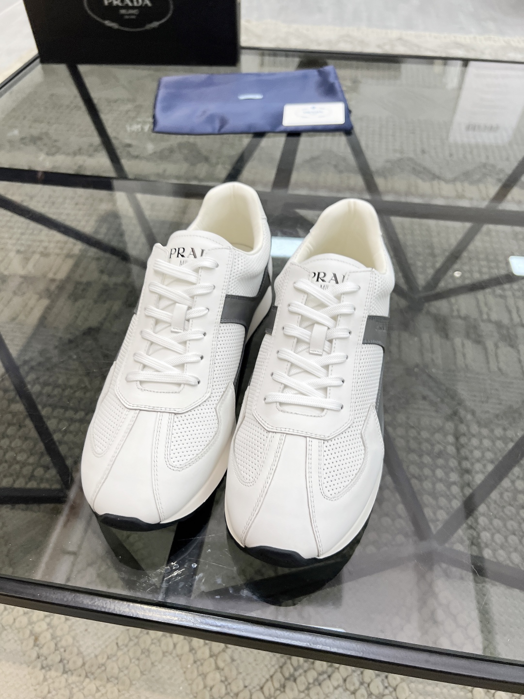  P 🔍顶级代购🇮🇹 普 炸街男神新品来袭，超人气爆款专柜新款，原厂配置意大利进口牛皮面料，高品质复杂拼