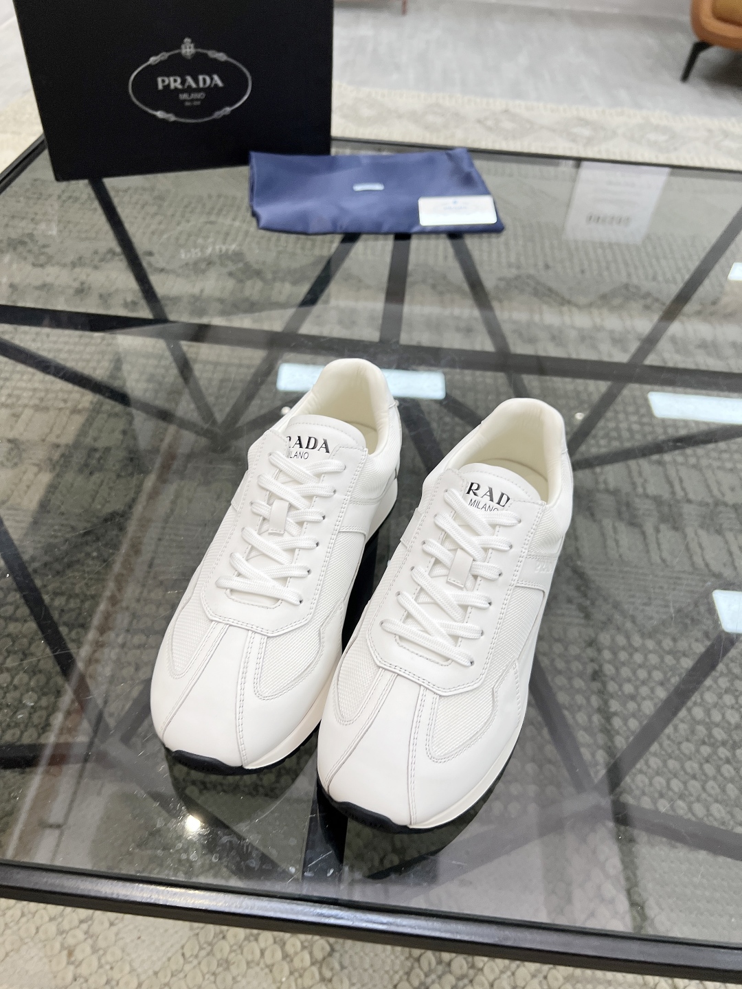  P 🔍顶级代购🇮🇹 普 炸街男神新品来袭，超人气爆款专柜新款，原厂配置意大利进口牛皮搭配网布面料，高品
